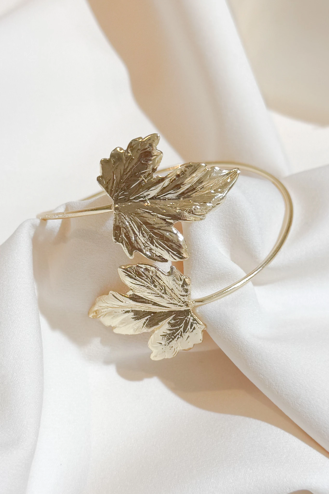 Altın Kaplama Yapraklı Pazı Bileklik