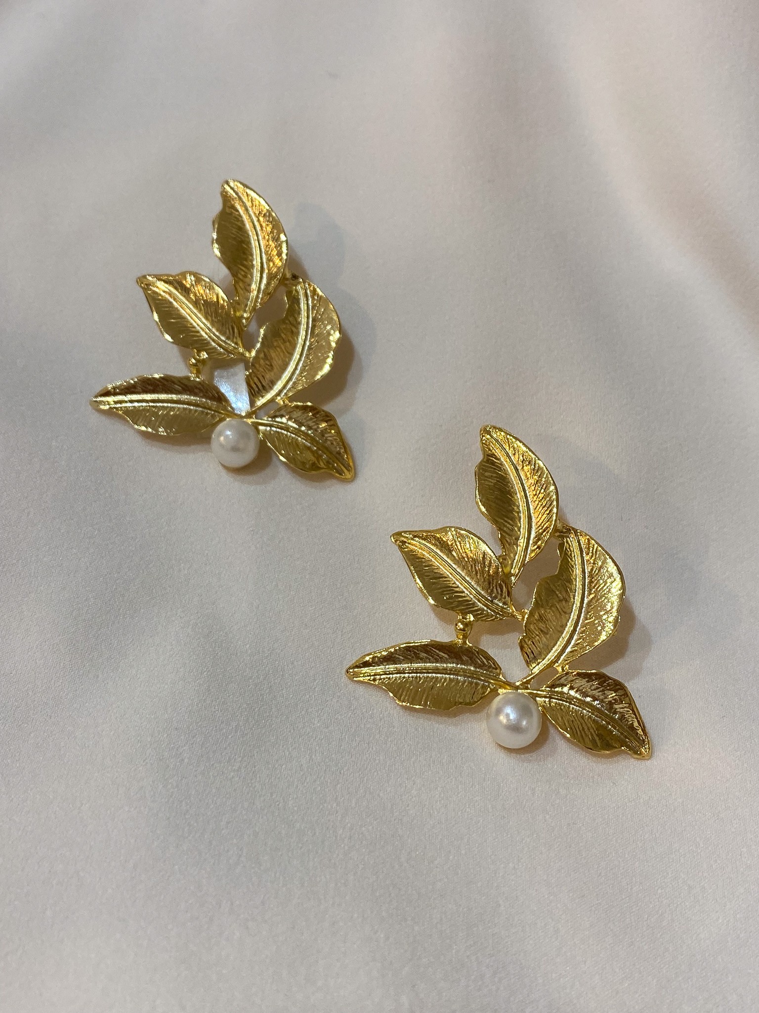 Helenistik Yaprak Detaylı Gold Küpe