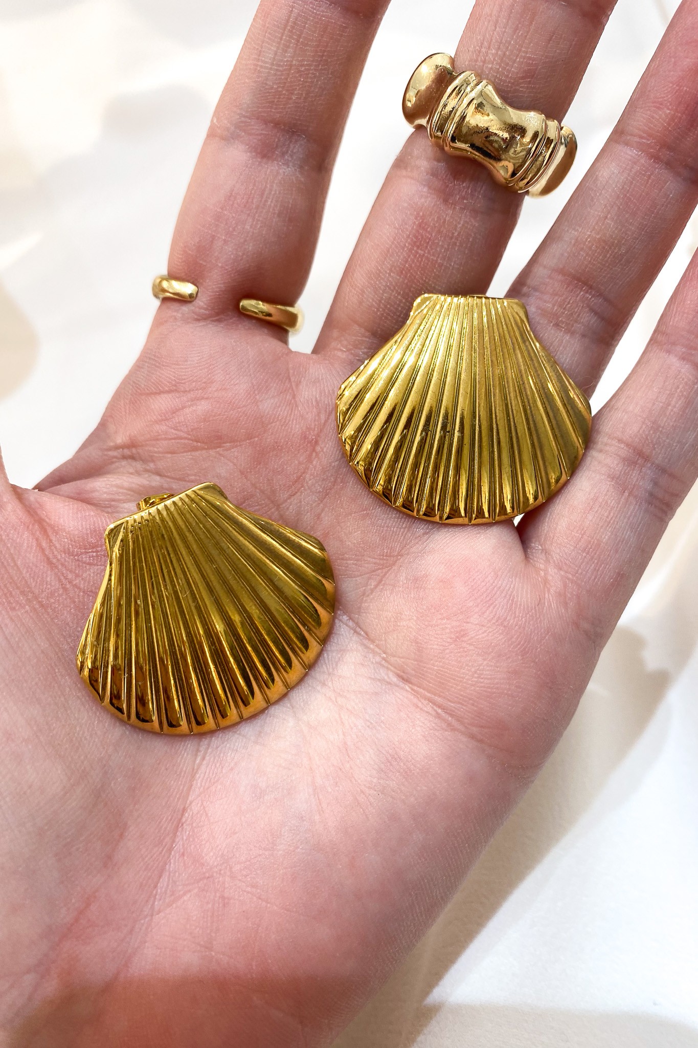 Gold Kararmaz Midye Küpe