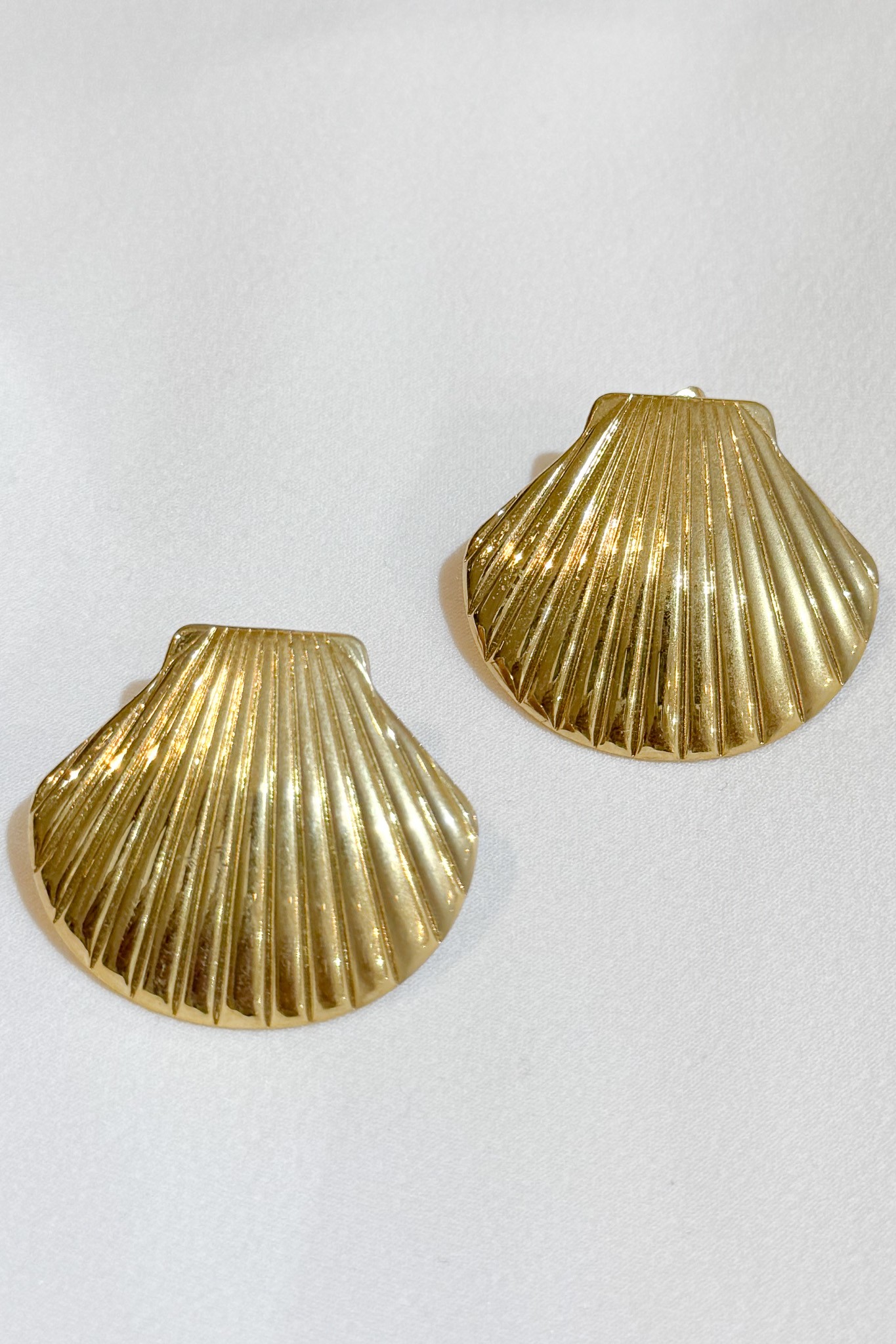 Gold Kararmaz Midye Küpe