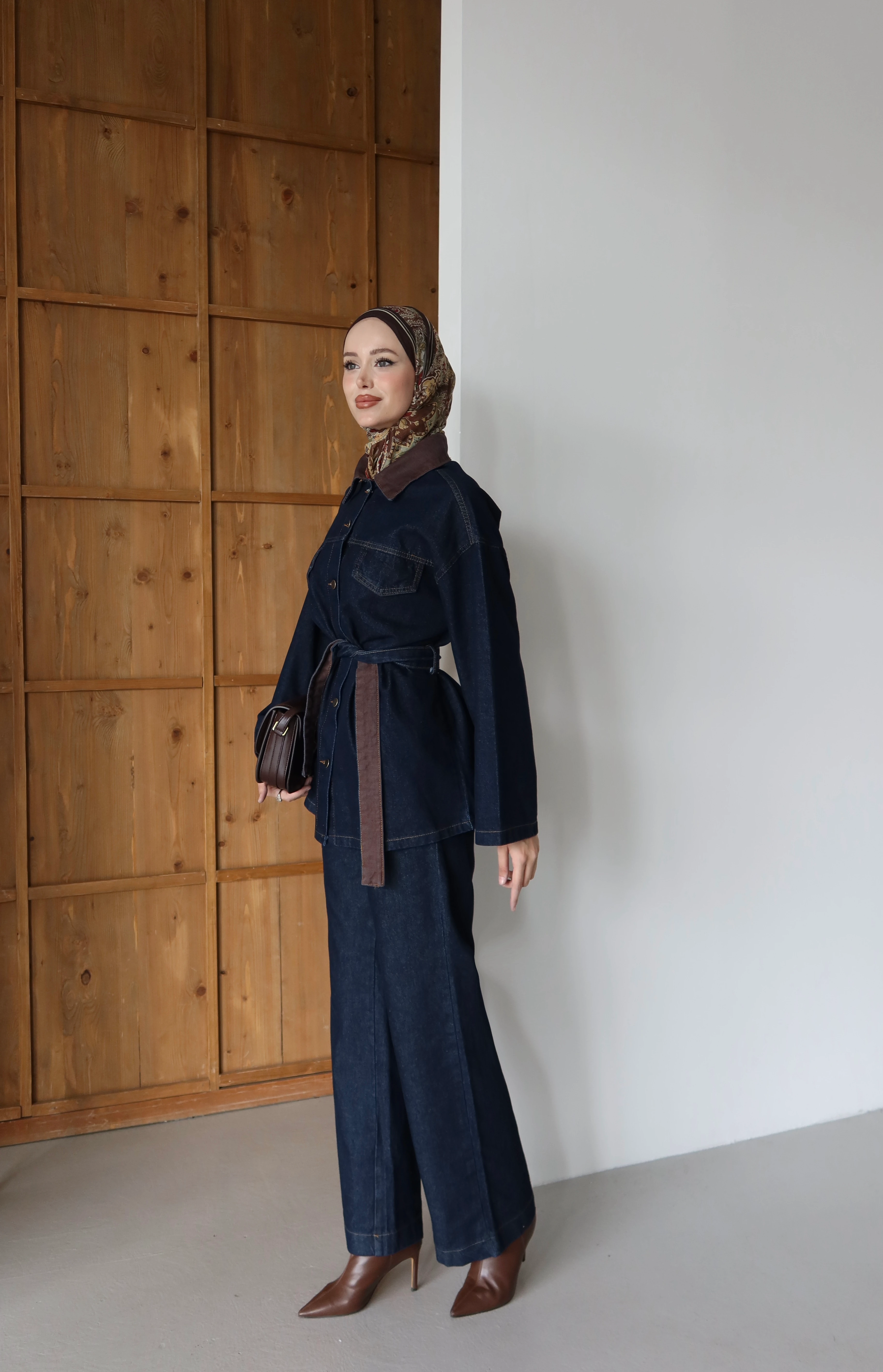 Yaka Detaylı Kot Takım