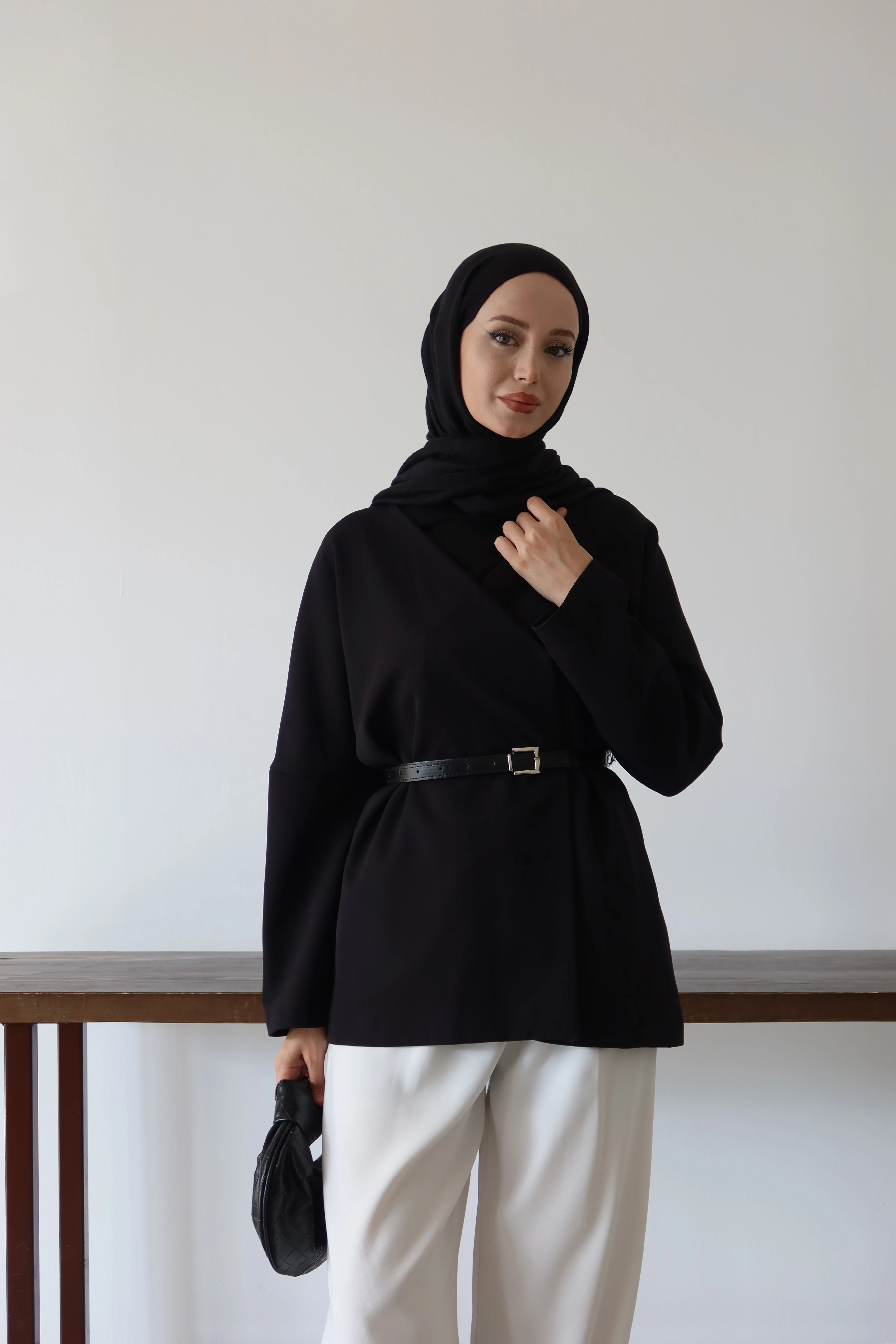 Kemer Detaylı Tesettür Ceket - Siyah