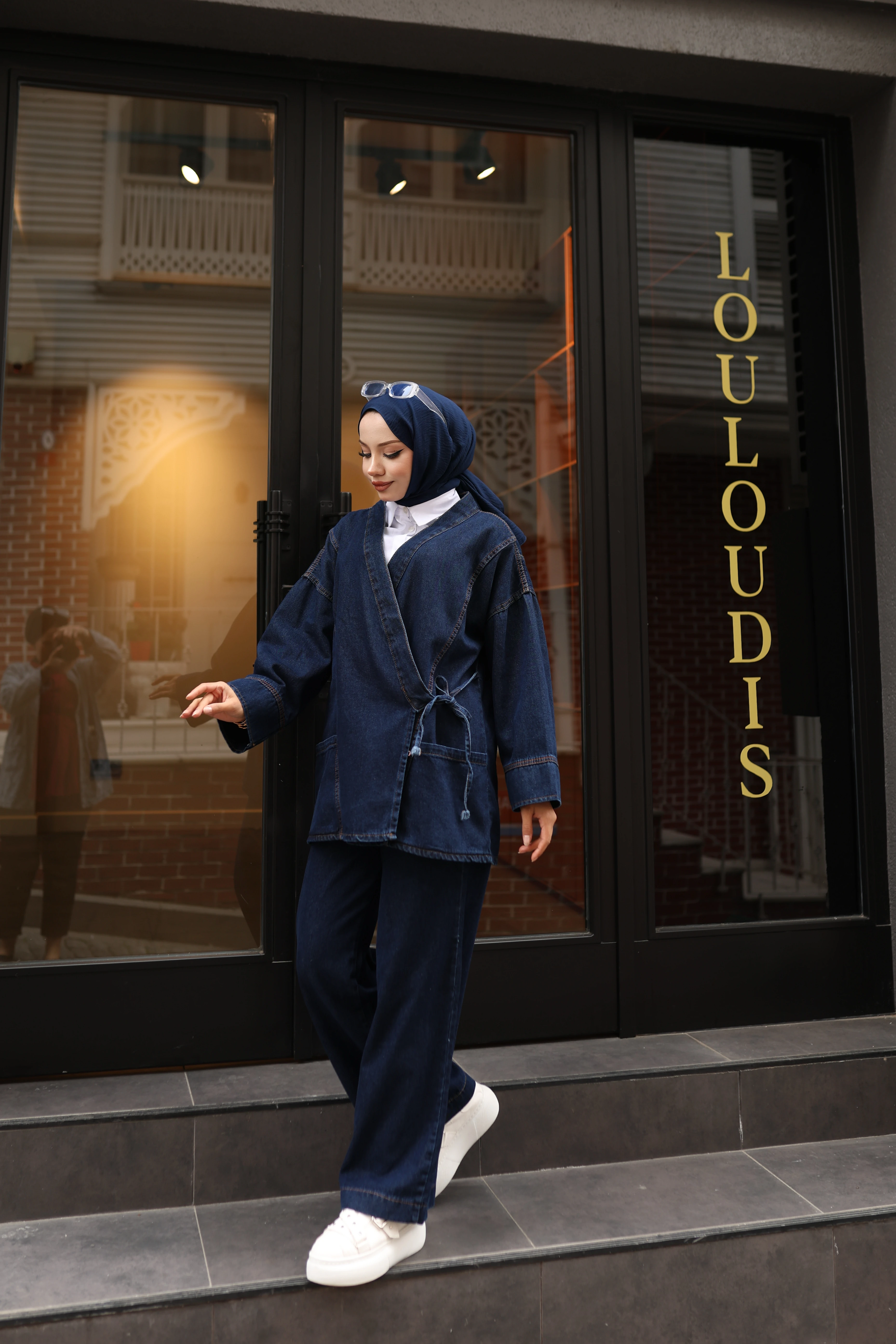 Beli Bağcıklı Kot Takım