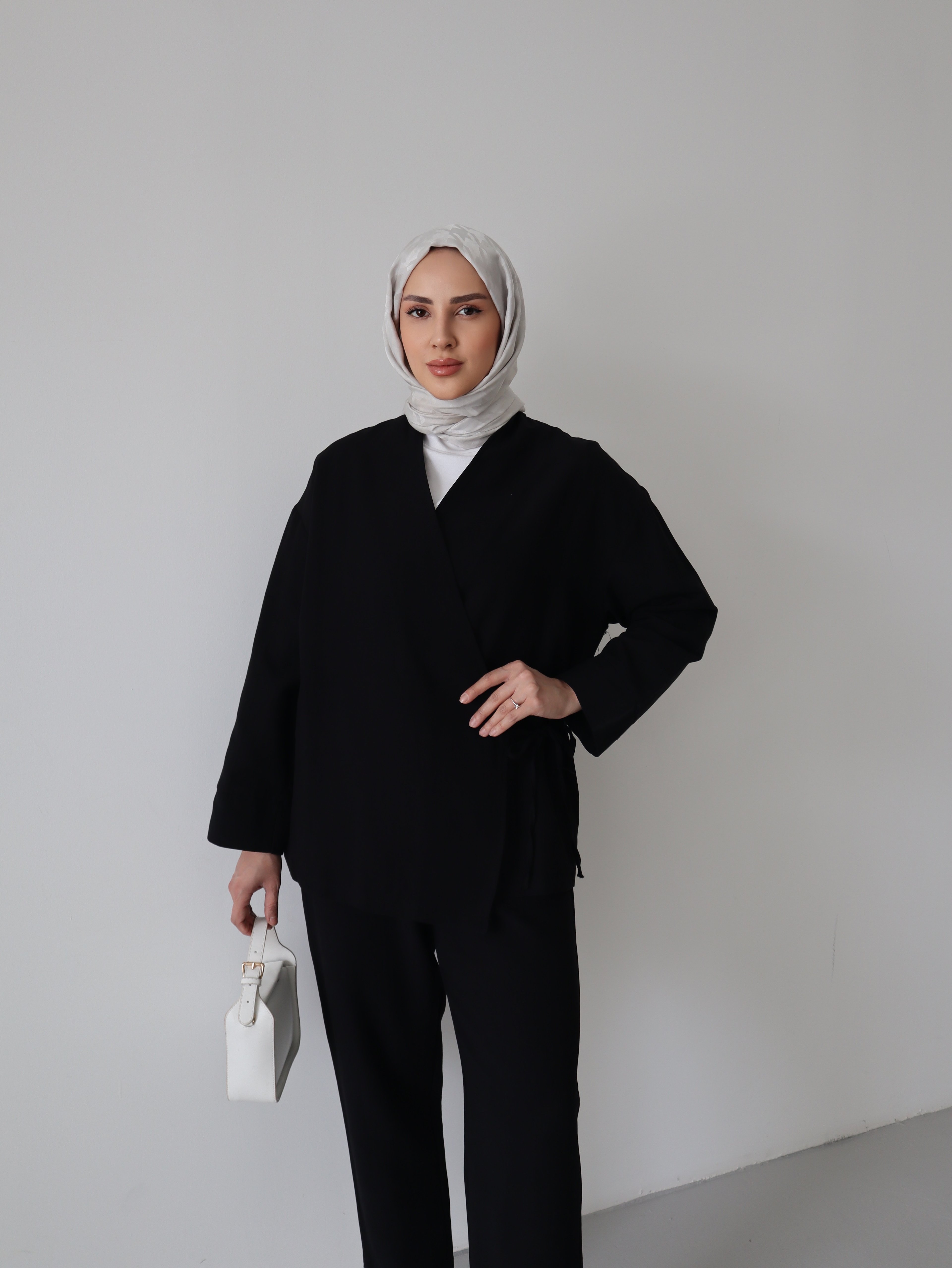 Yandan Bağlamalı Keten Tesettür Takım - Siyah