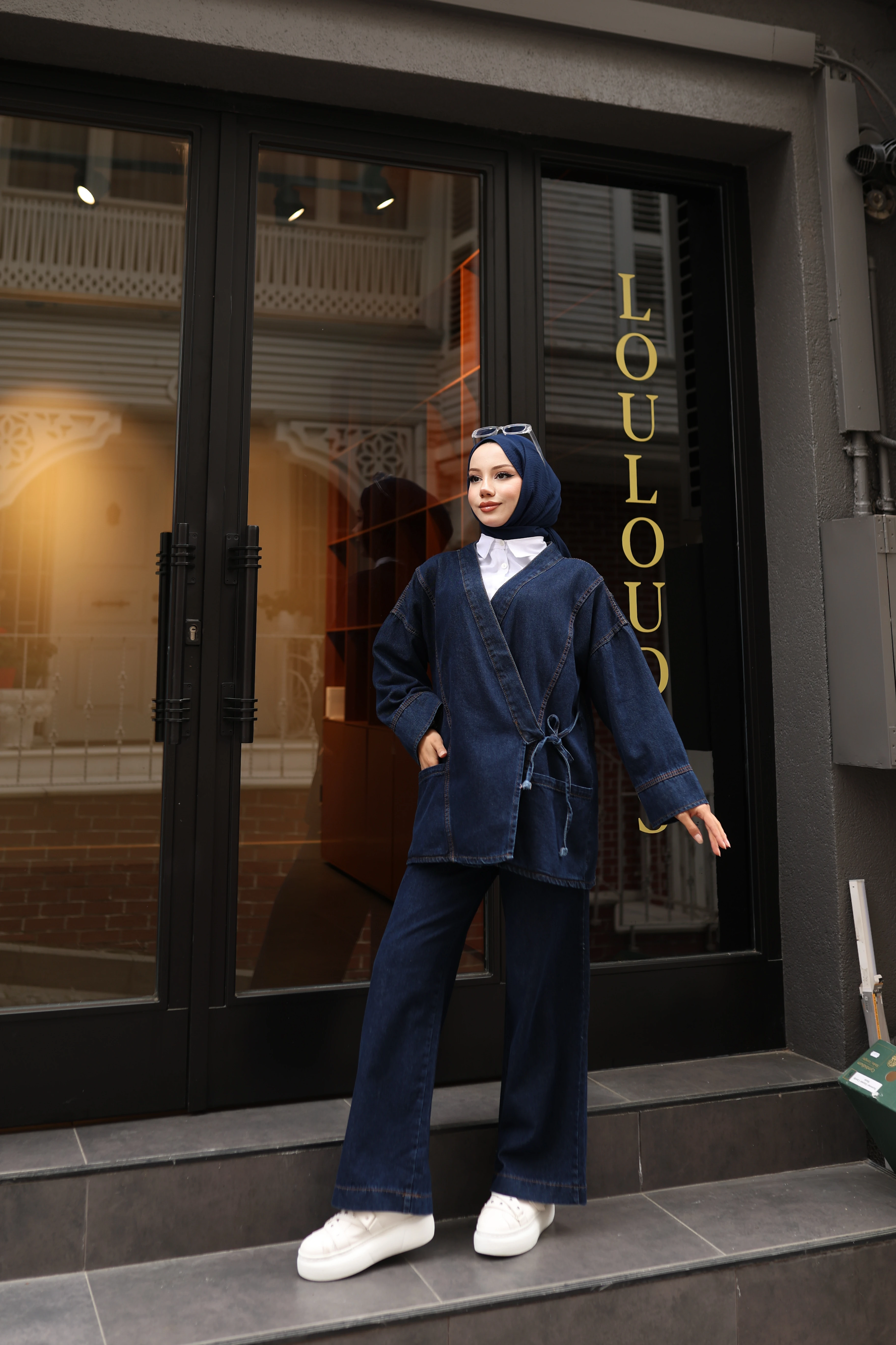 Beli Bağcıklı Kot Takım