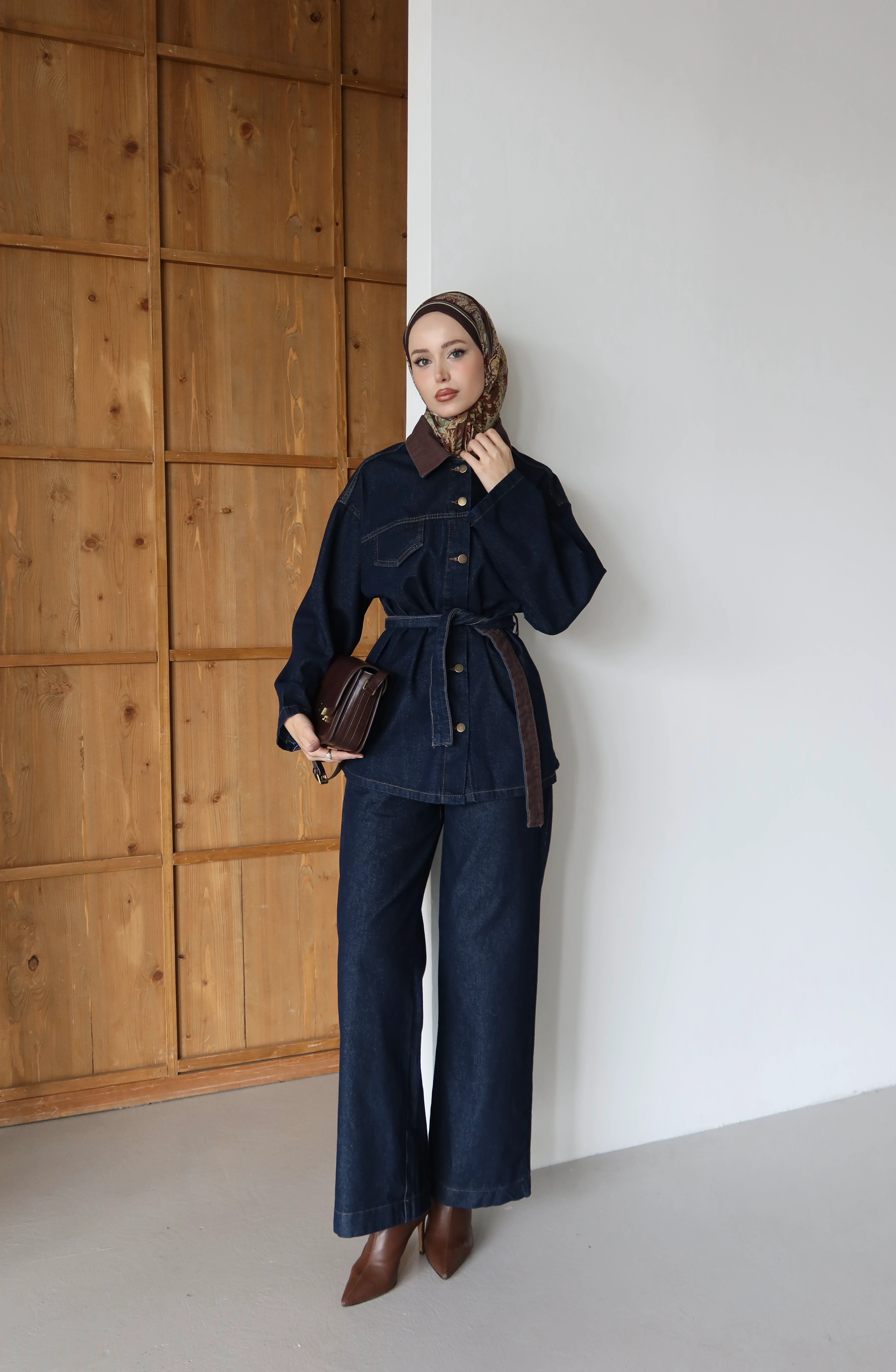 Yaka Detaylı Kot Takım