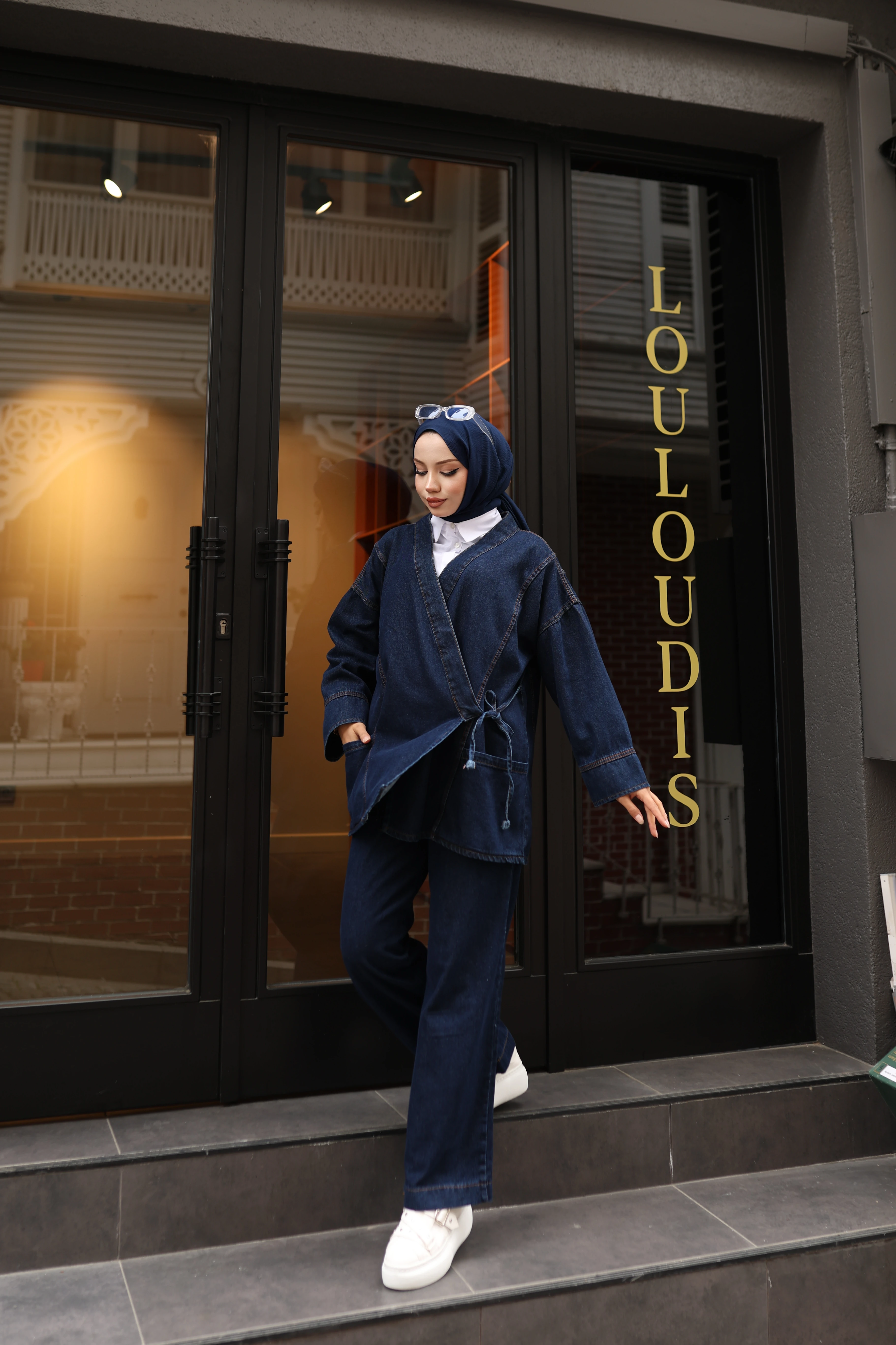 Beli Bağcıklı Kot Takım