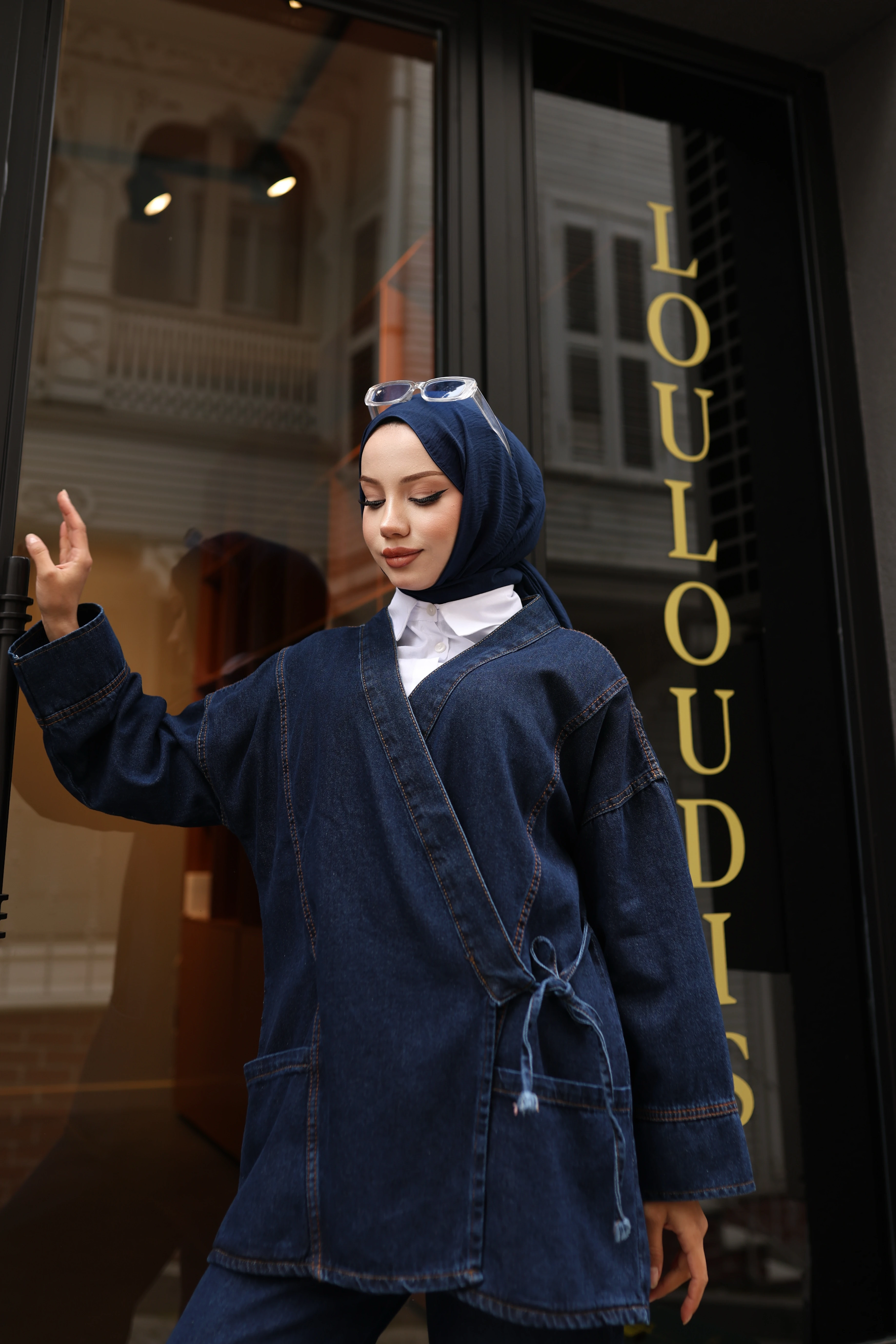 Beli Bağcıklı Kot Takım