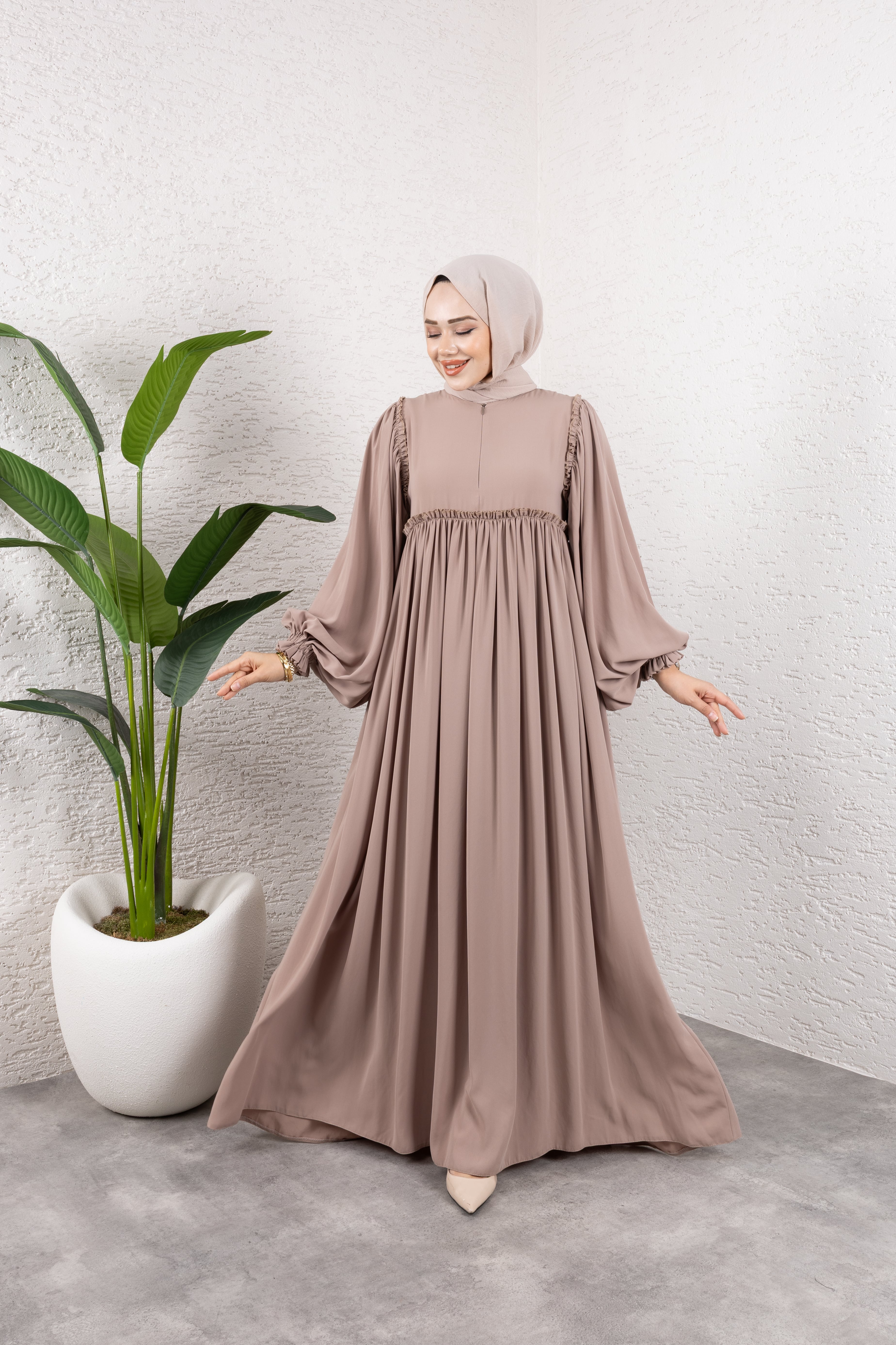 Tesettür Fırfırlı elbise - Bej