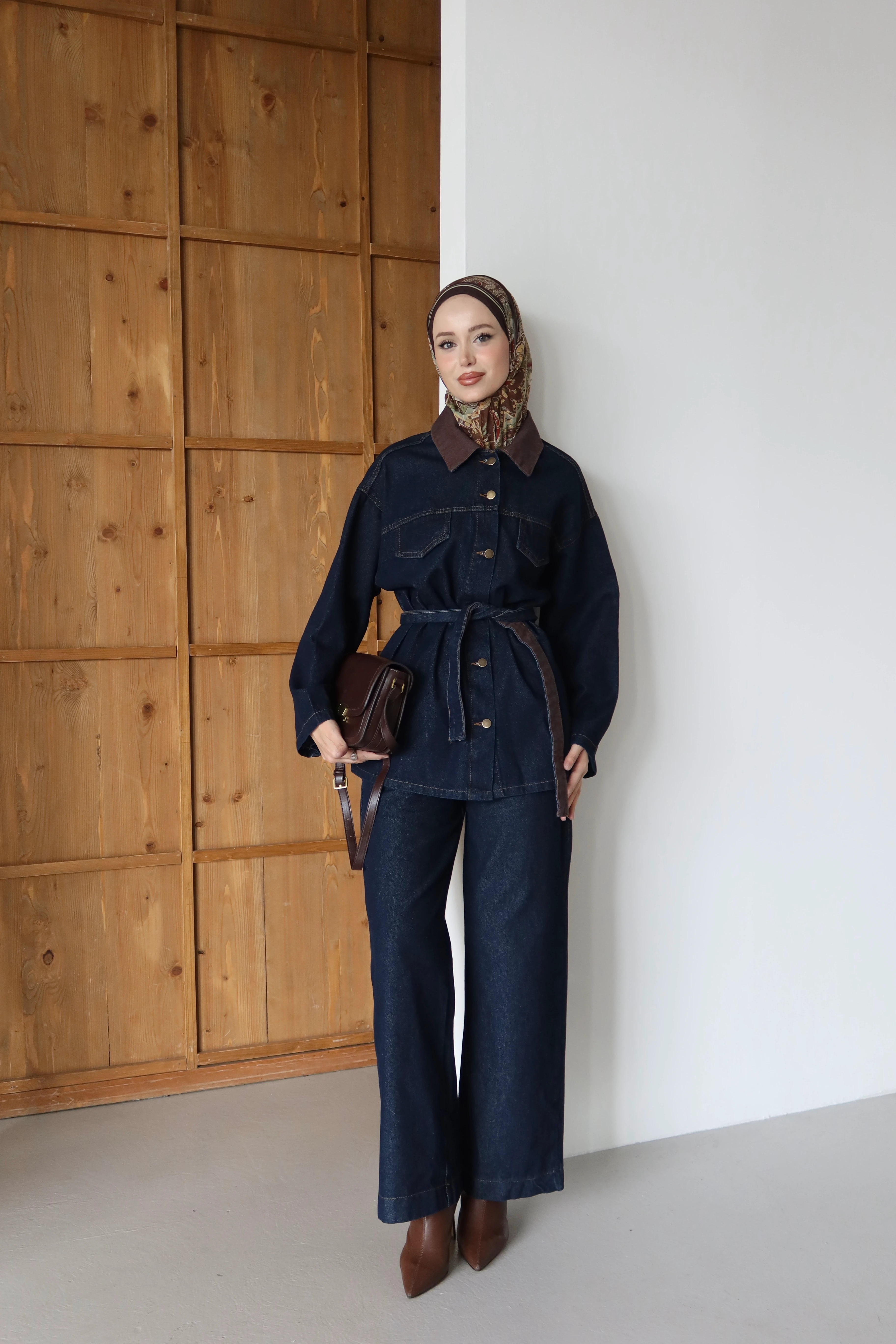 Yaka Detaylı Kot Takım