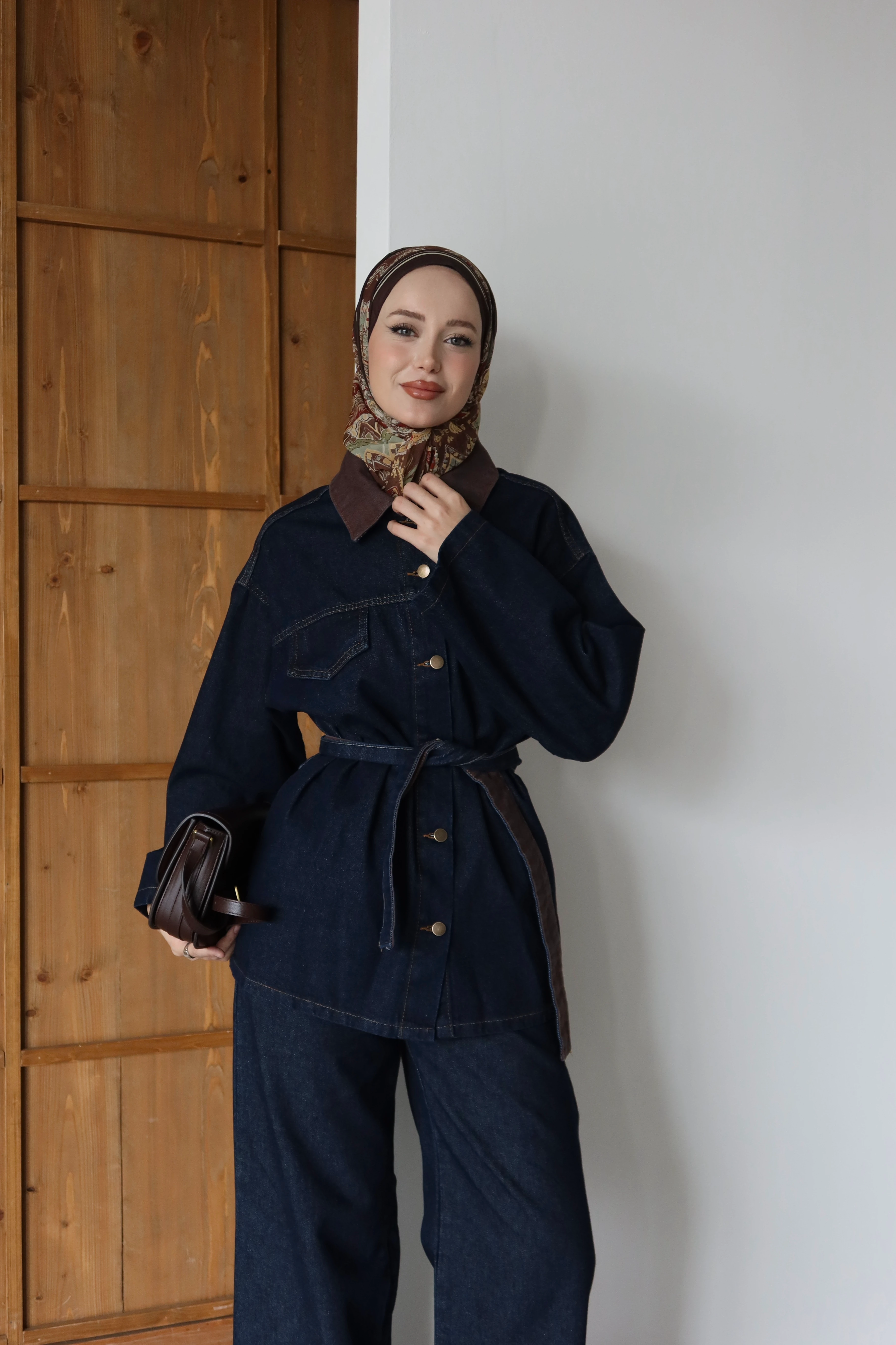 Yaka Detaylı Kot Takım