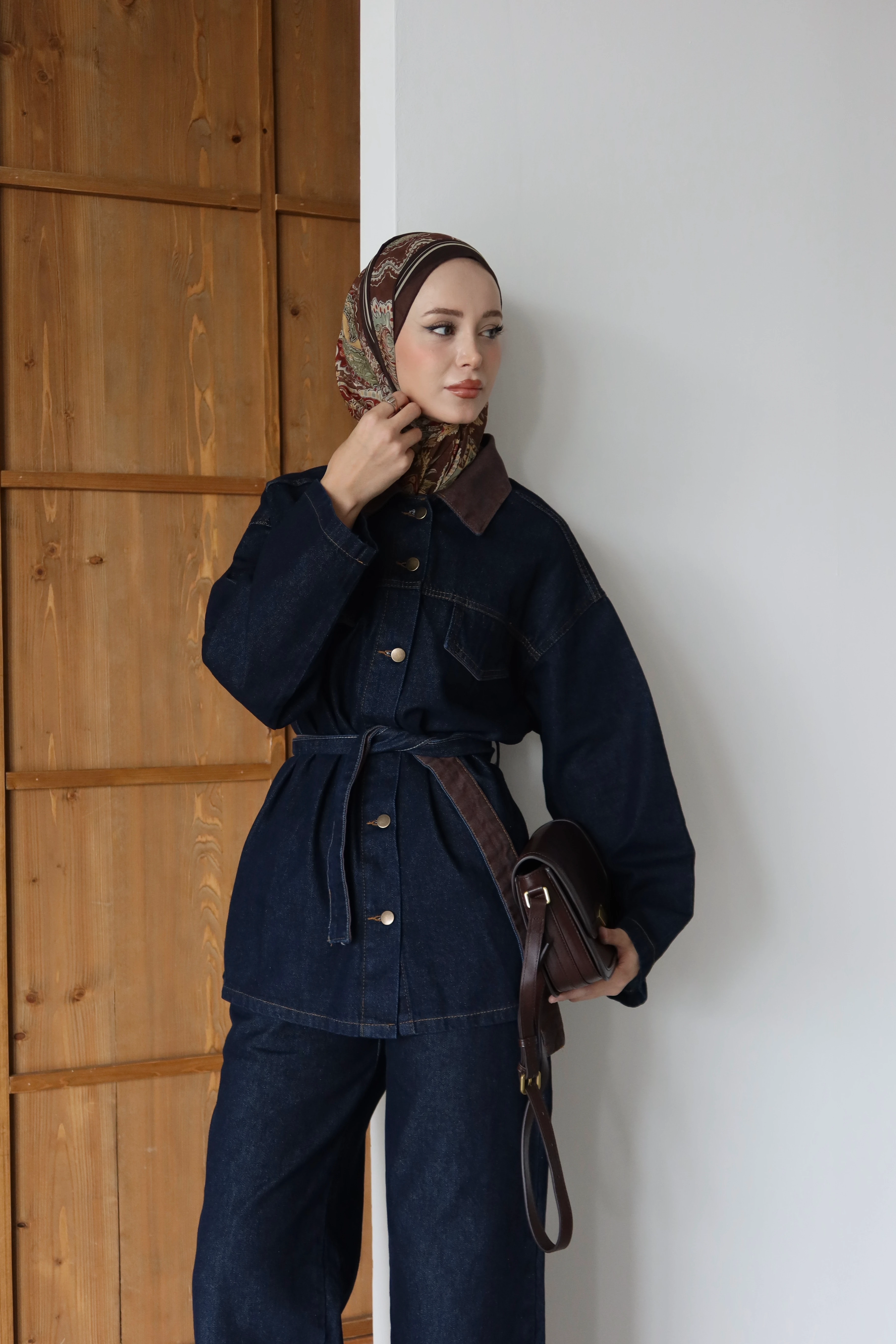 Yaka Detaylı Kot Takım