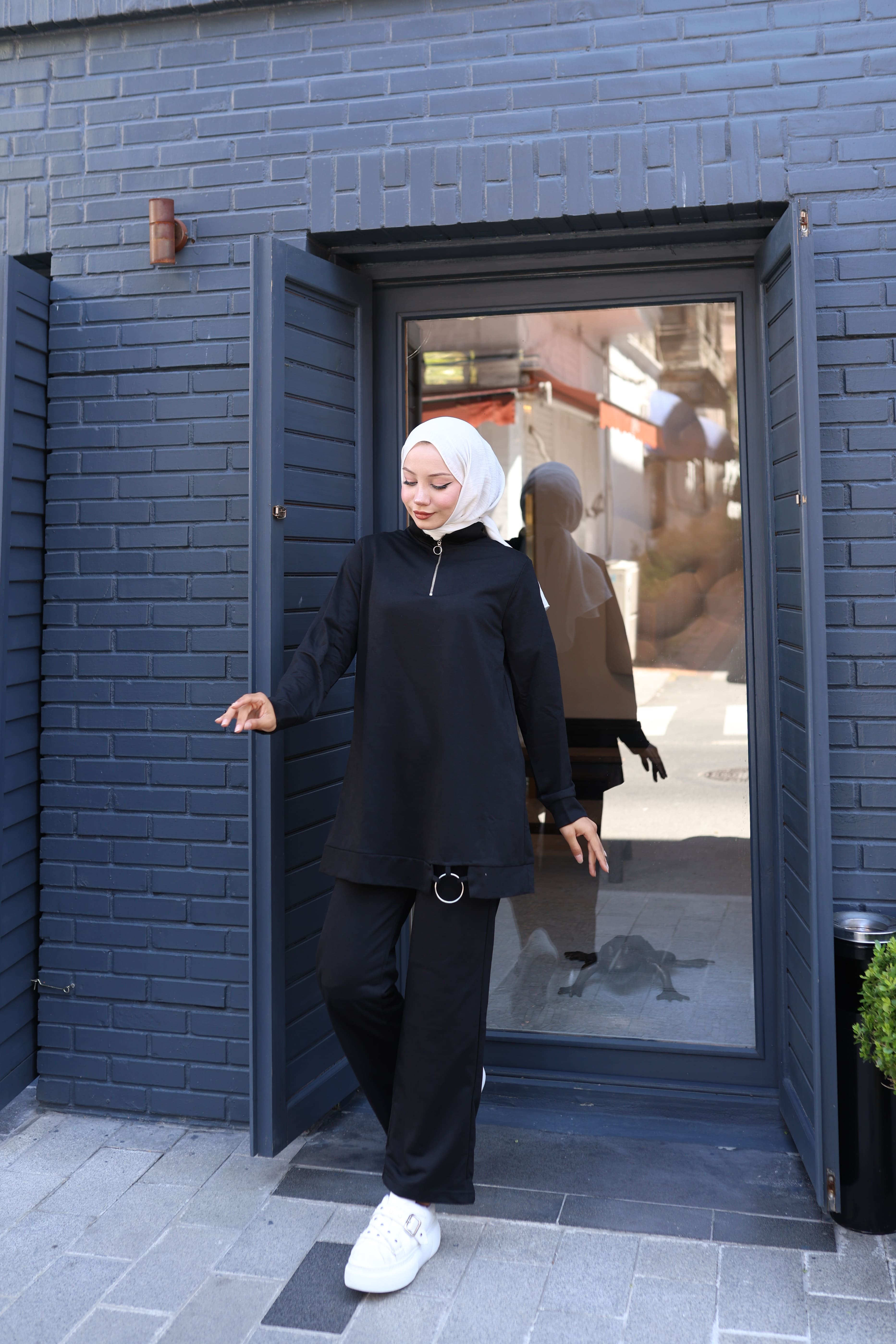 Halka Detaylı Tesettür Takım - Siyah