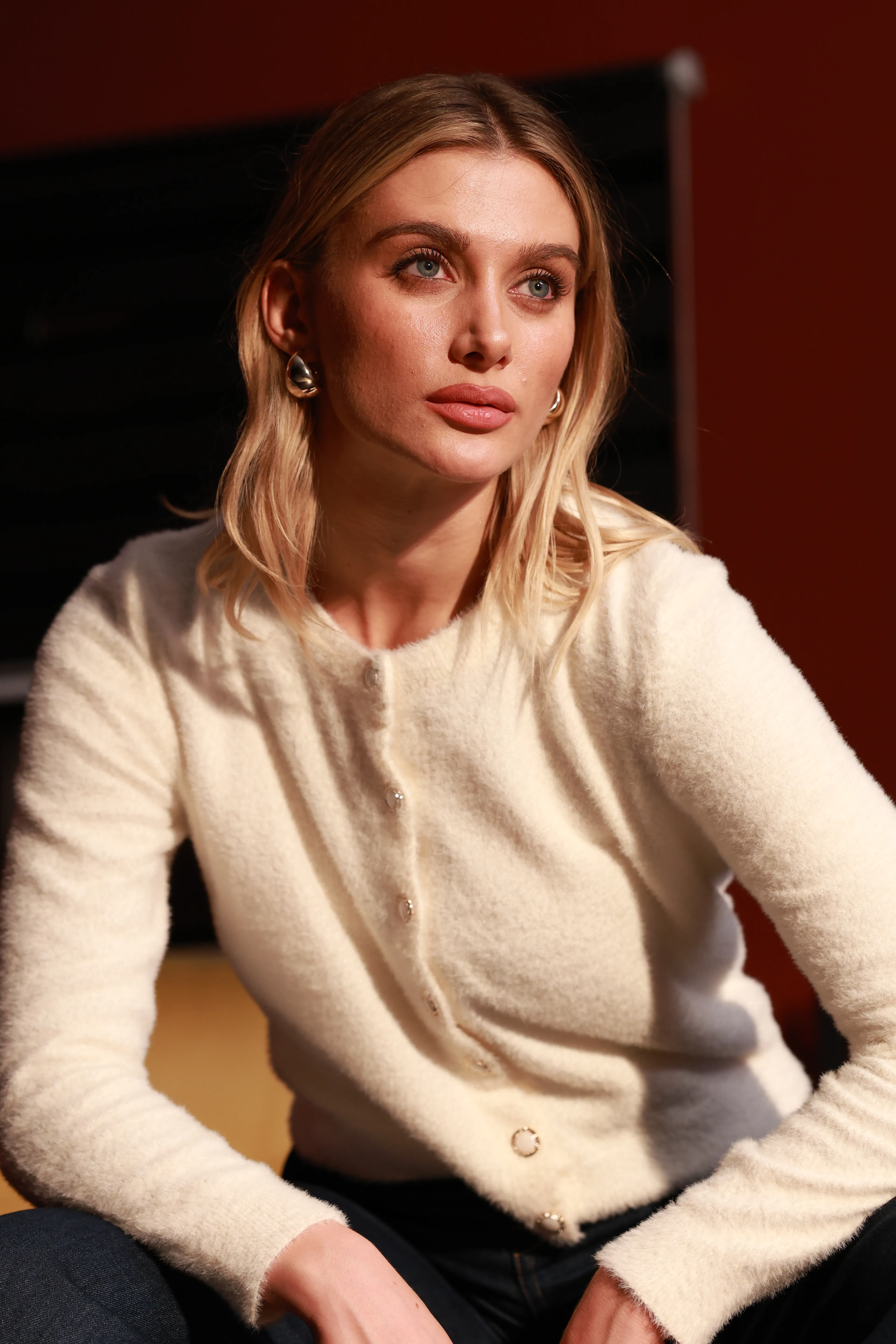 TÜYLÜ DÜĞMELİ HIRKA