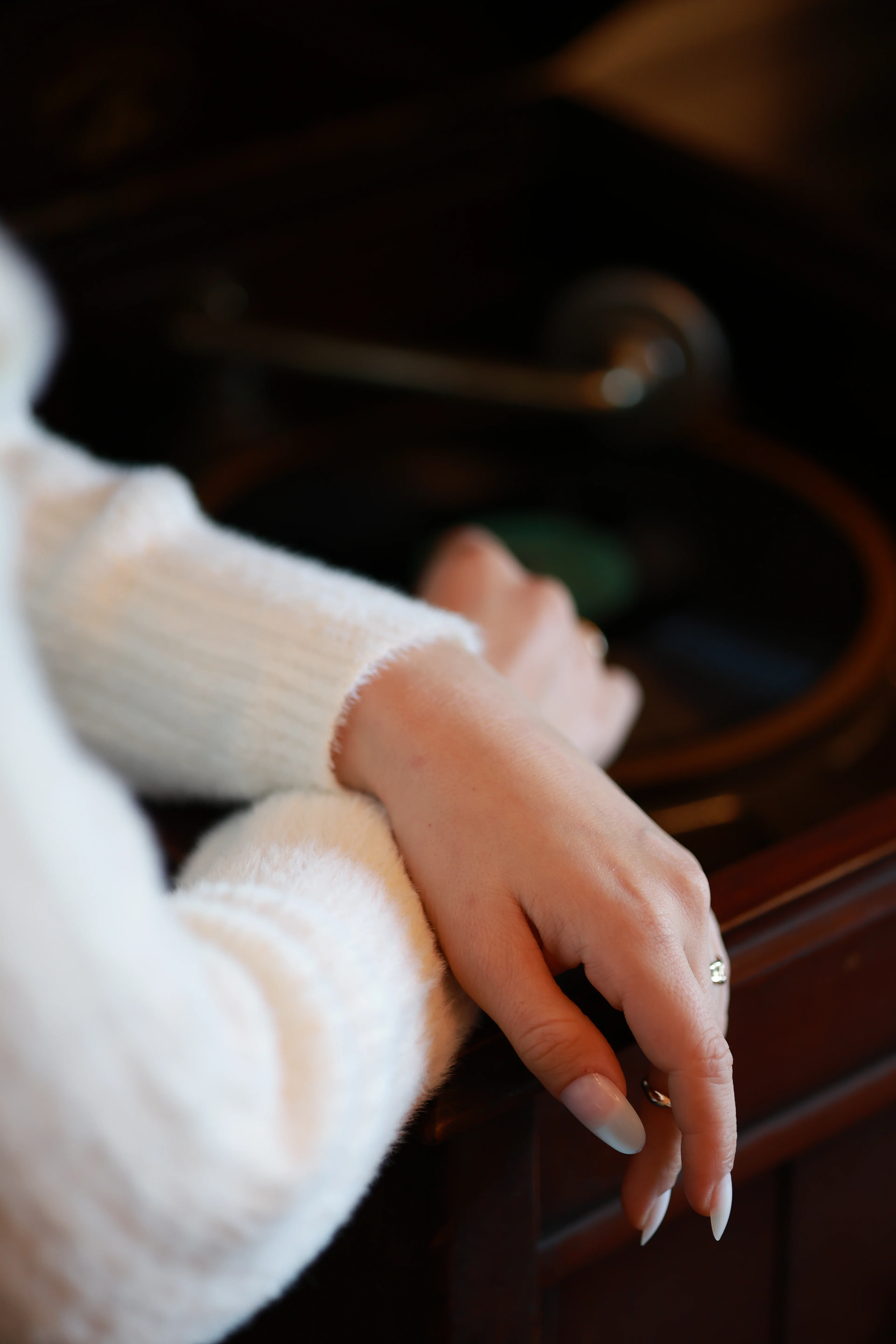 KAYIK YAKA TÜYLÜ KAZAK