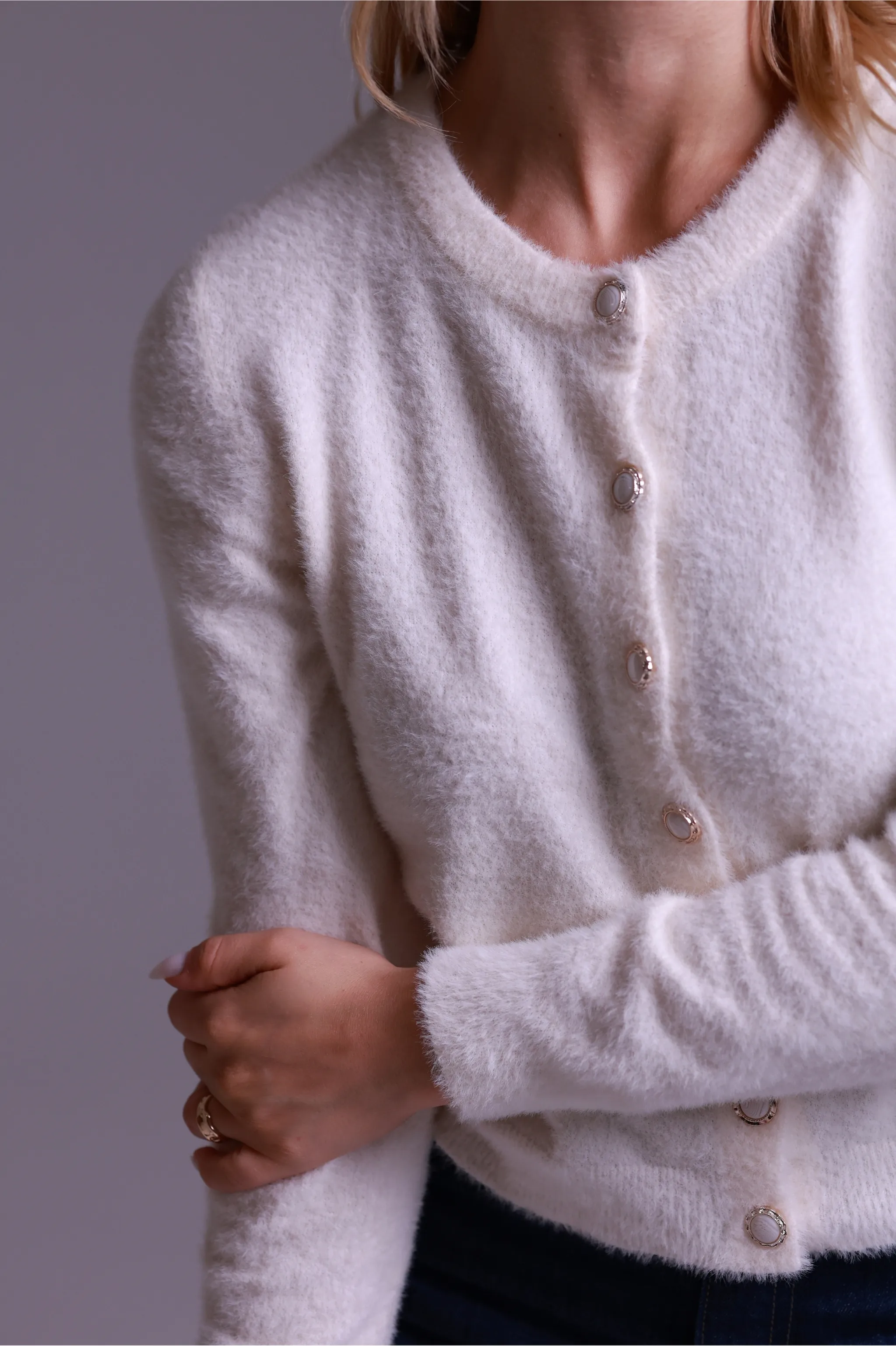 TÜYLÜ DÜĞMELİ HIRKA