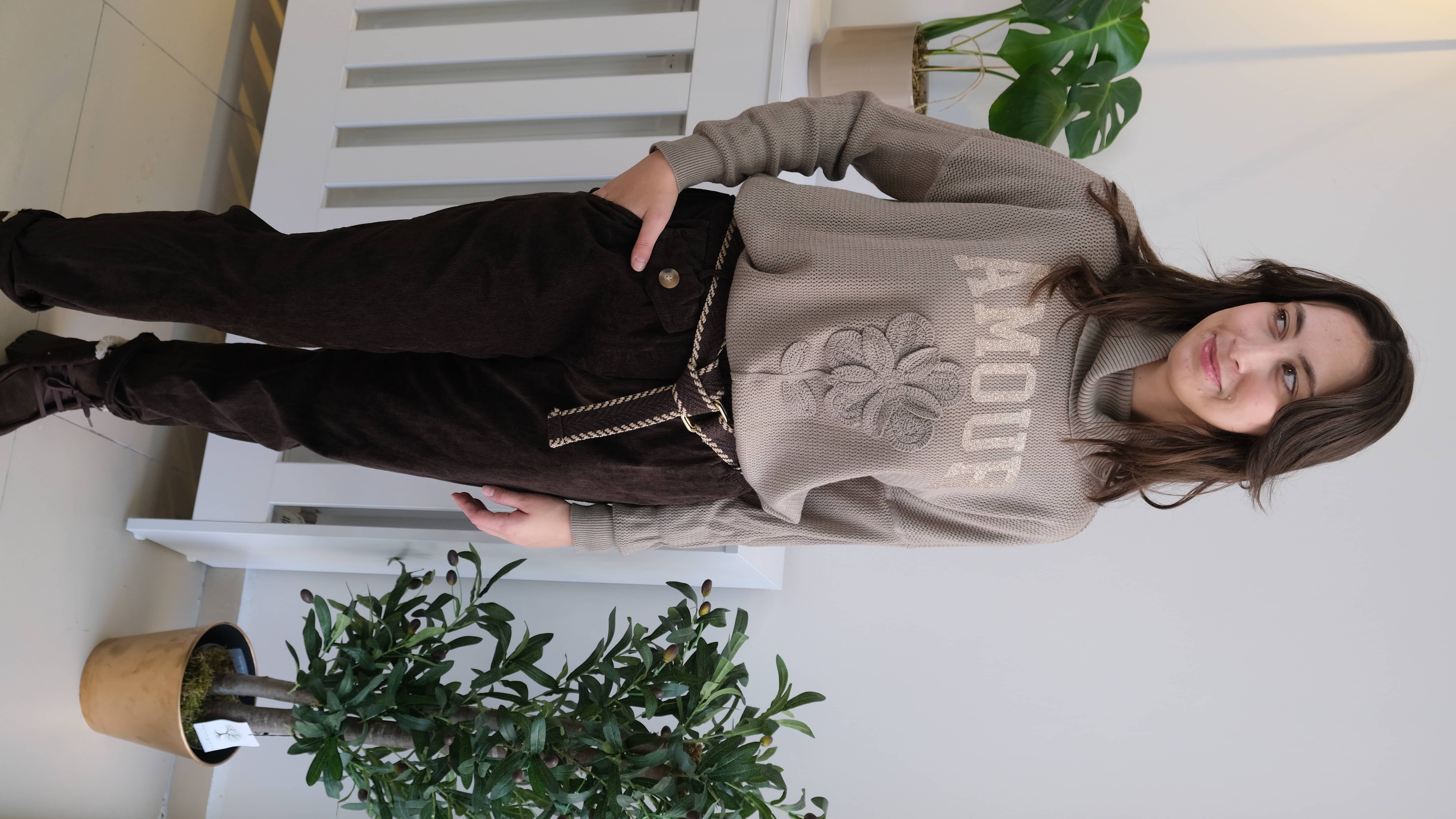 İtalyan Gold Amour Yazılı Gül Kabartmalı Degaje Yaka Triko  - Vizon