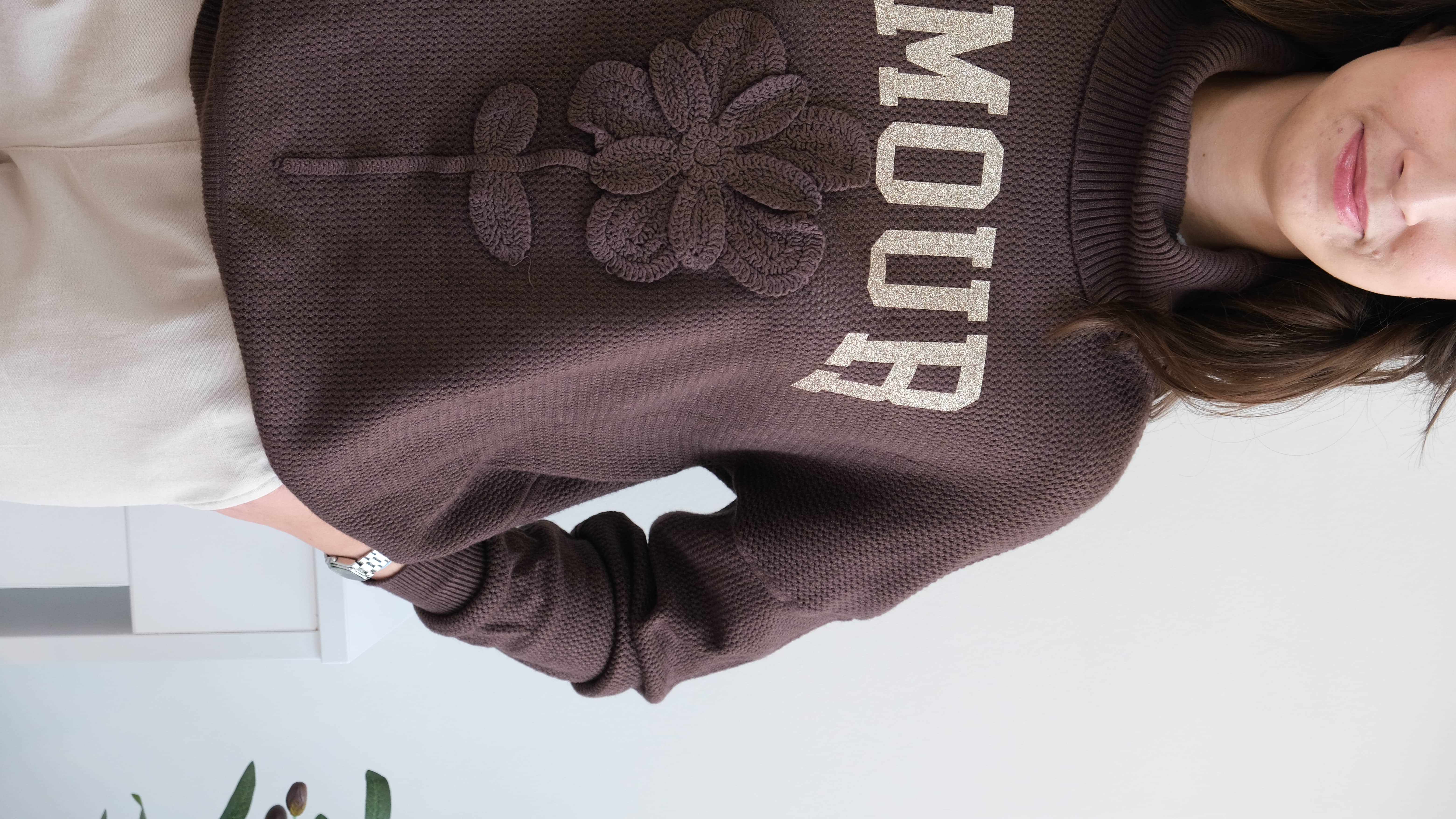 İtalyan Gold Amour Yazılı Gül Kabartmalı Degaje Yaka Triko 