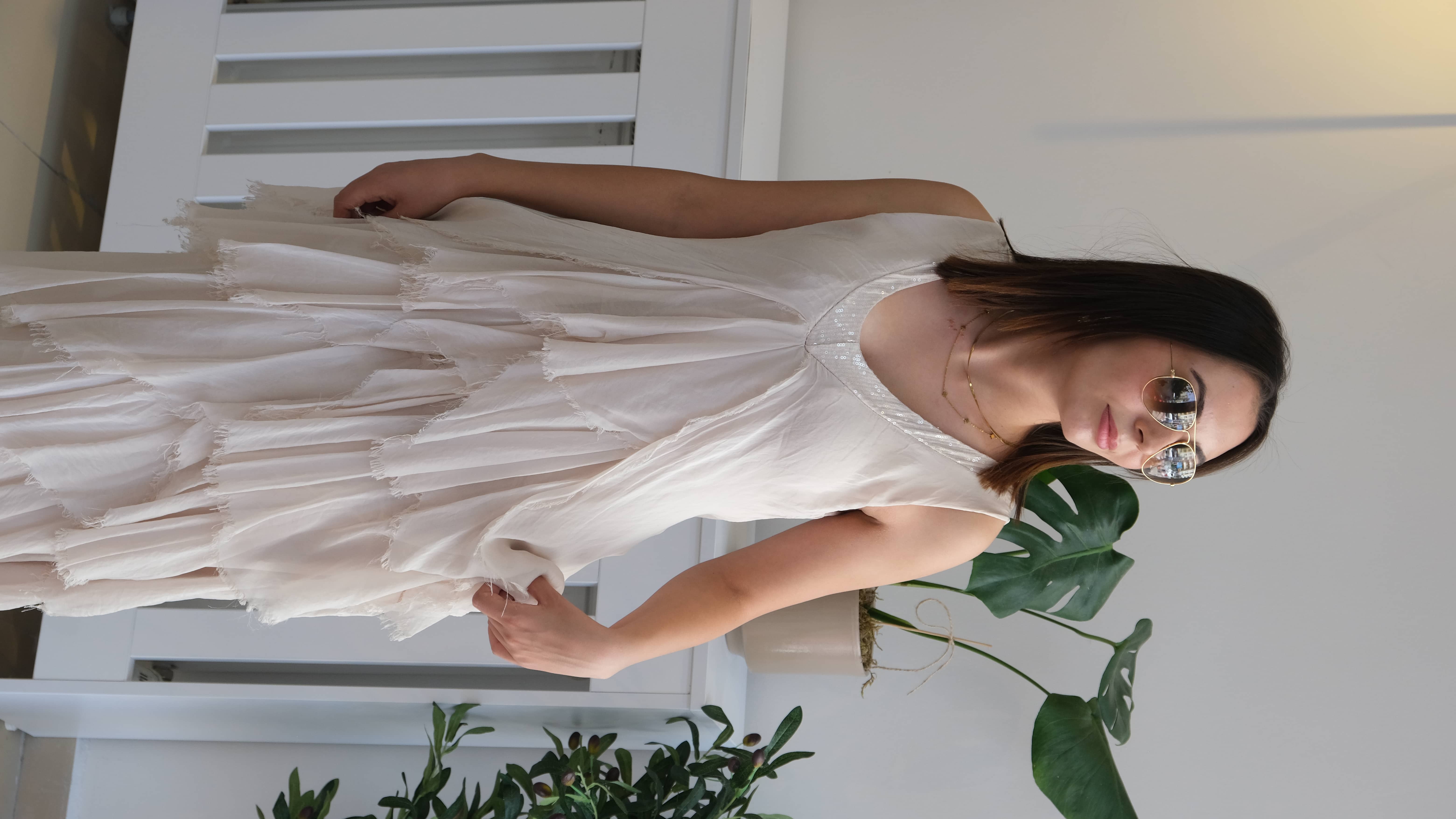 İtalyan V Yaka Payetli Katlı İpek Elbise - Krem