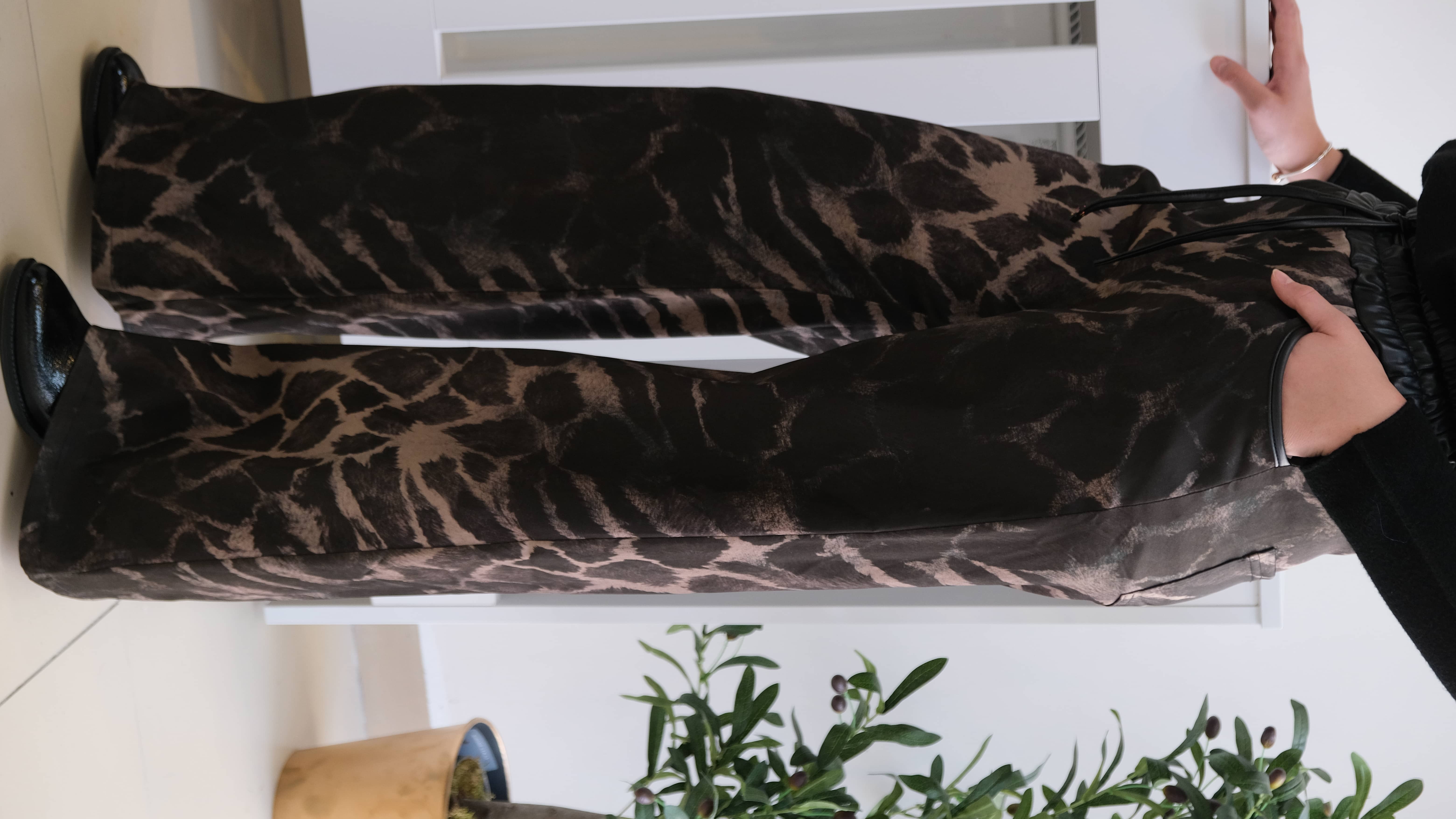 İtalyan Desenli Deri Görünümlü Pantolon 1890