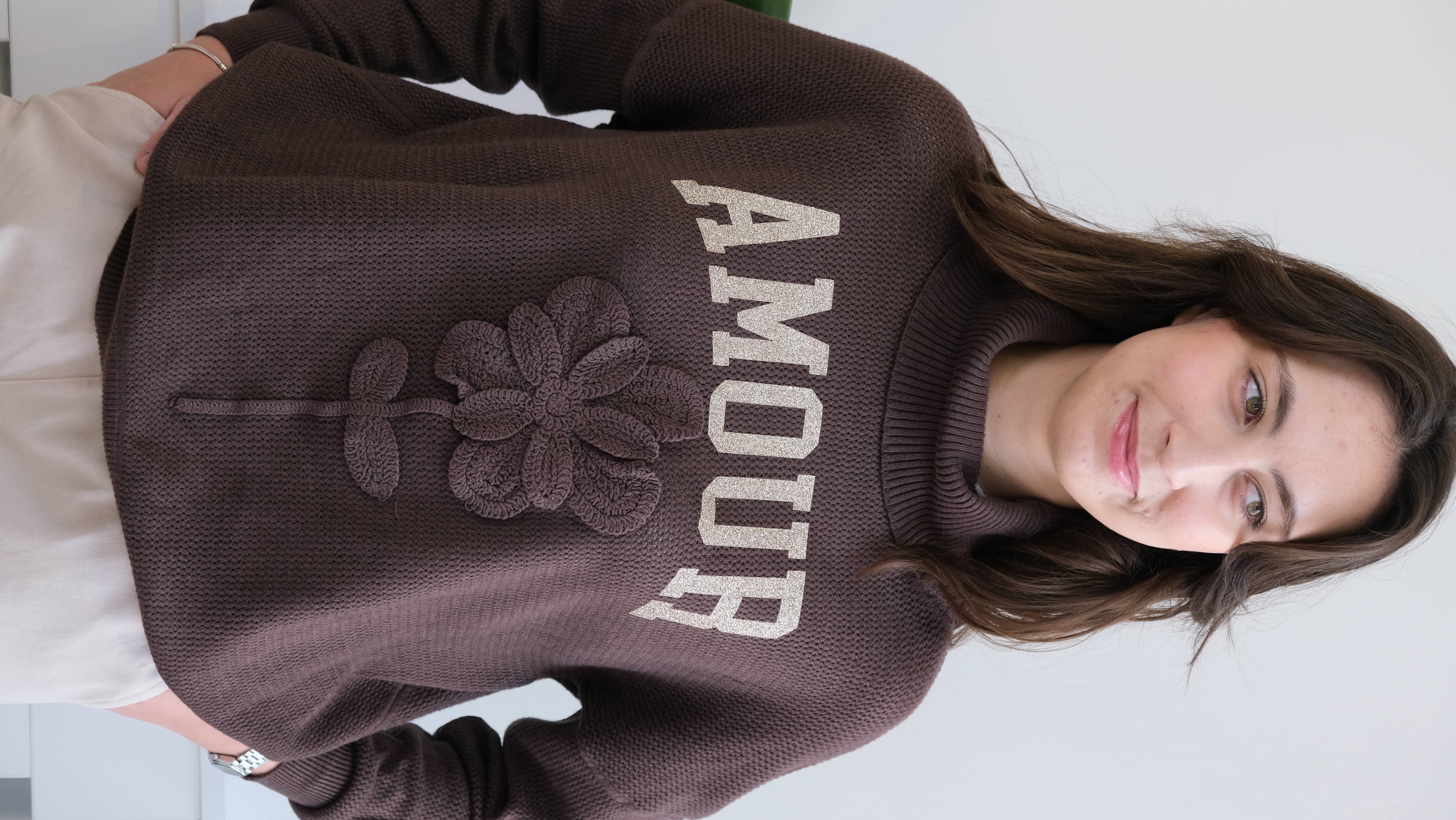 İtalyan Gold Amour Yazılı Gül Kabartmalı Degaje Yaka Triko 