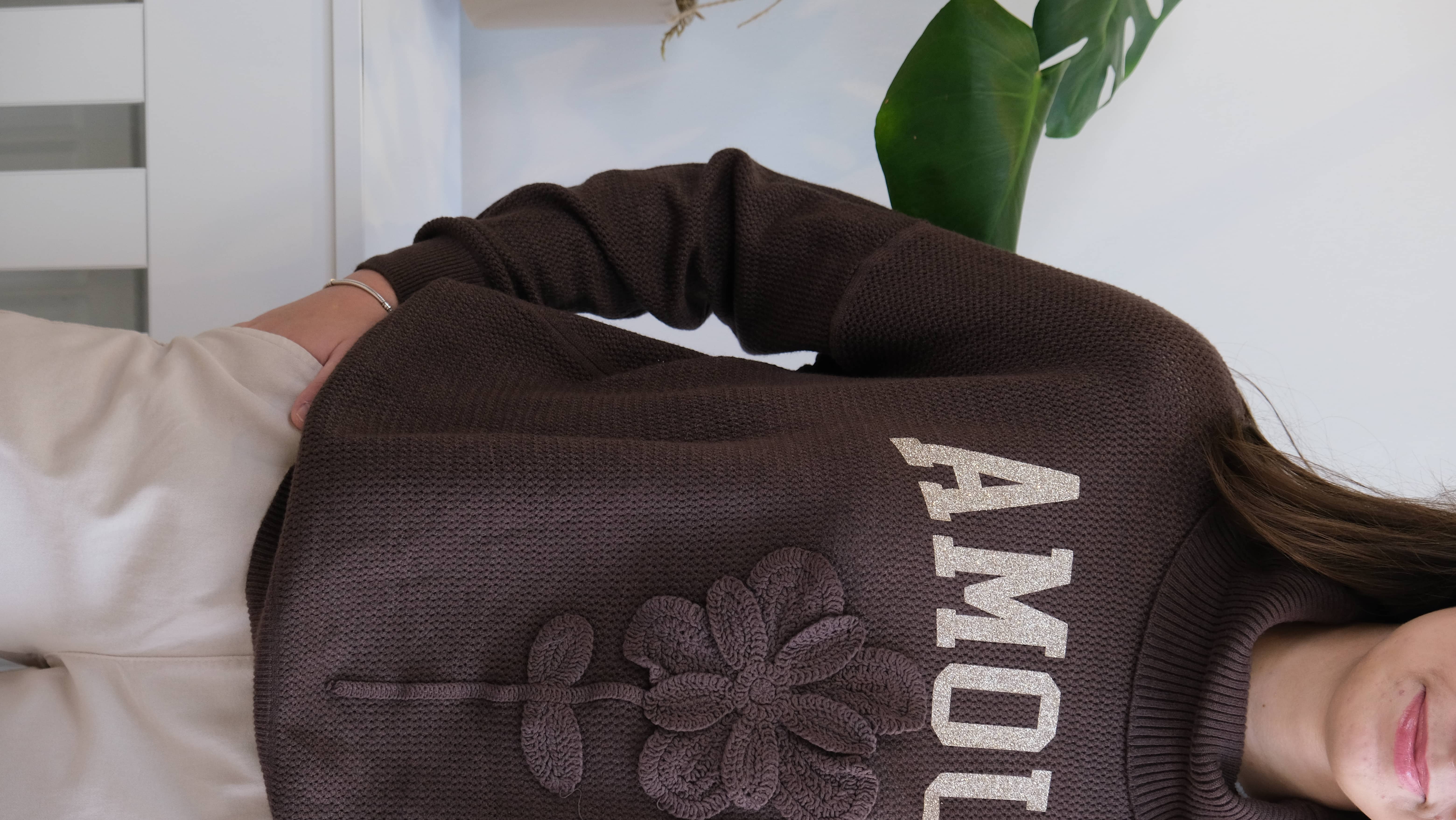 İtalyan Gold Amour Yazılı Gül Kabartmalı Degaje Yaka Triko 