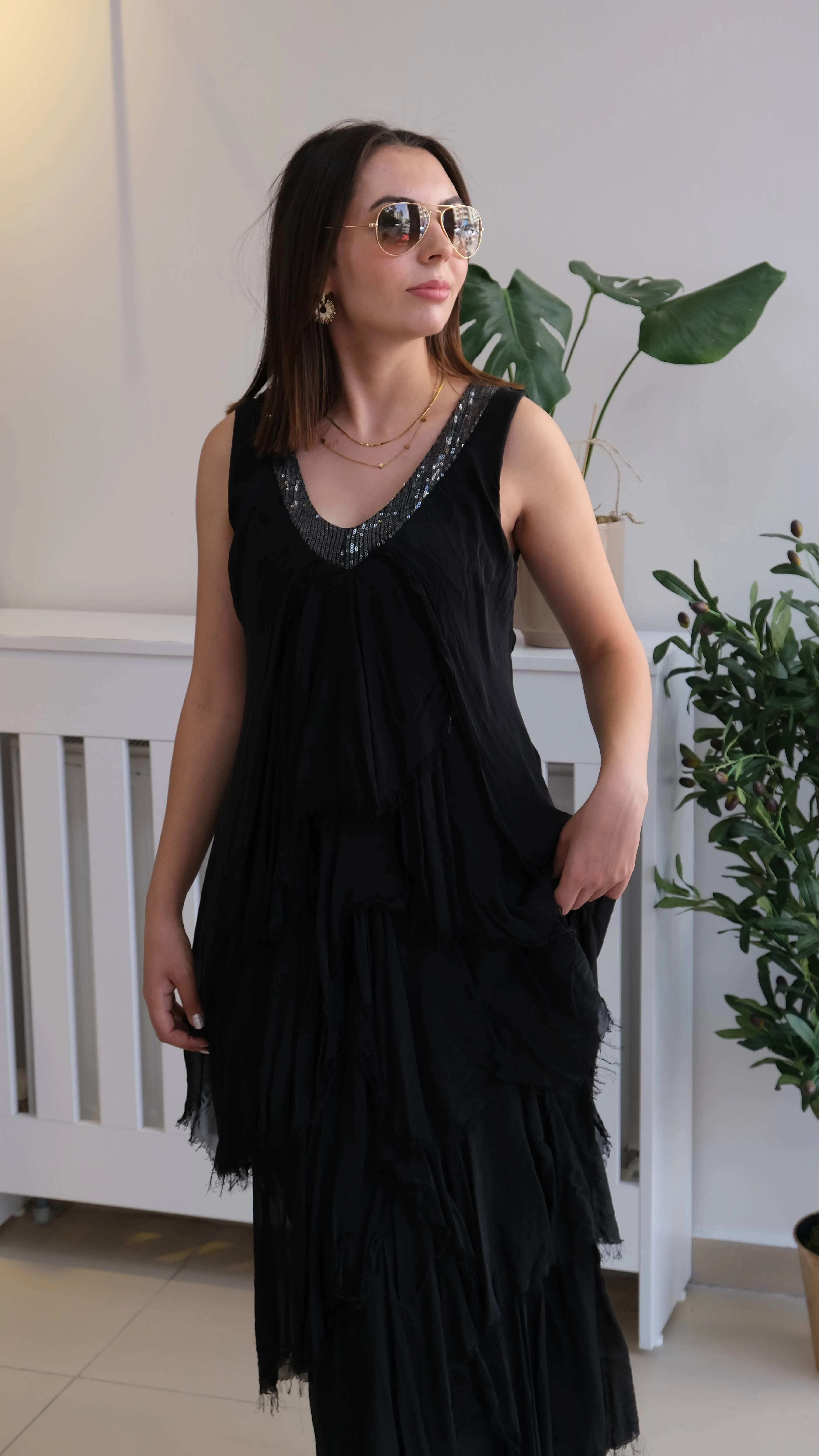 İtalyan V Yaka Payetli Katlı İpek Elbise - Siyah