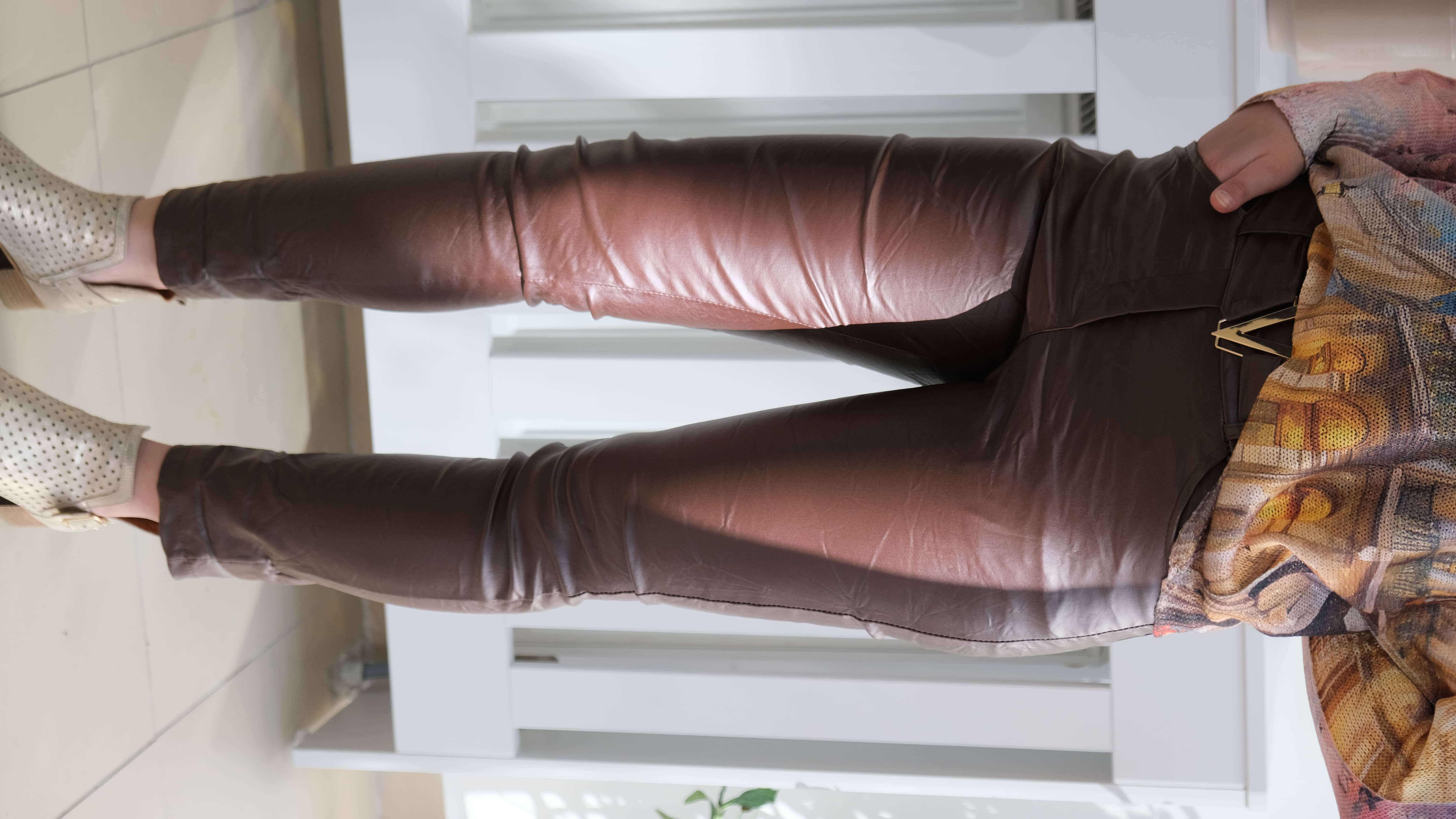 İtalyan V Toka Kemerli Deri Görünümlü Dar Paça Pantolon  - Kahverengi