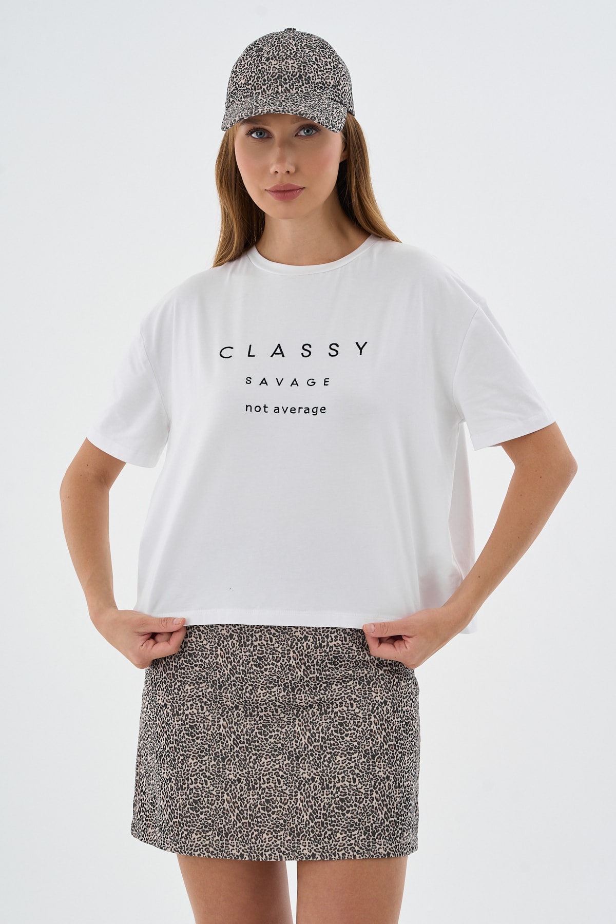 Beyaz Nakışlı Tshirt 