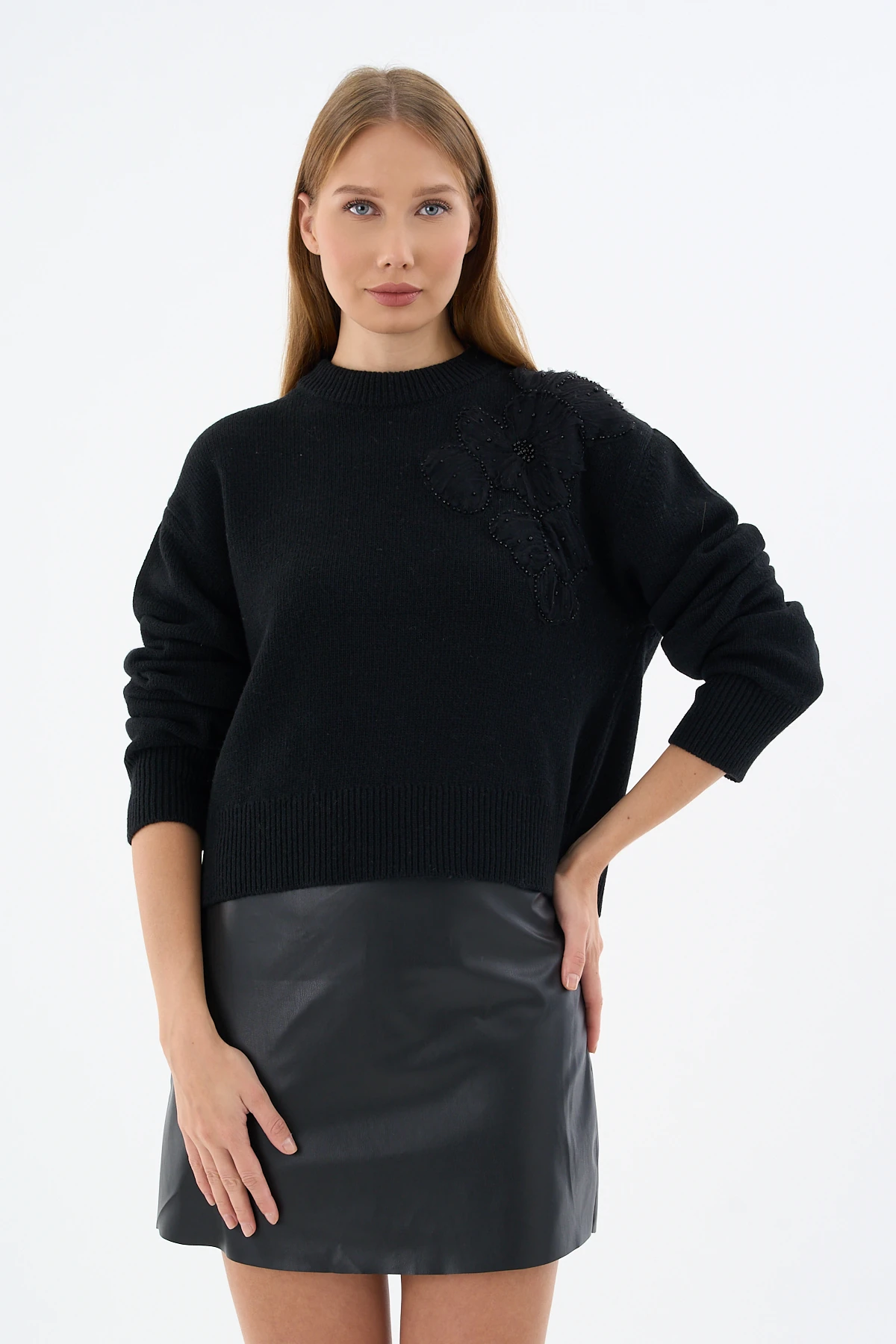 Yün Kazak Nakışlı - Siyah