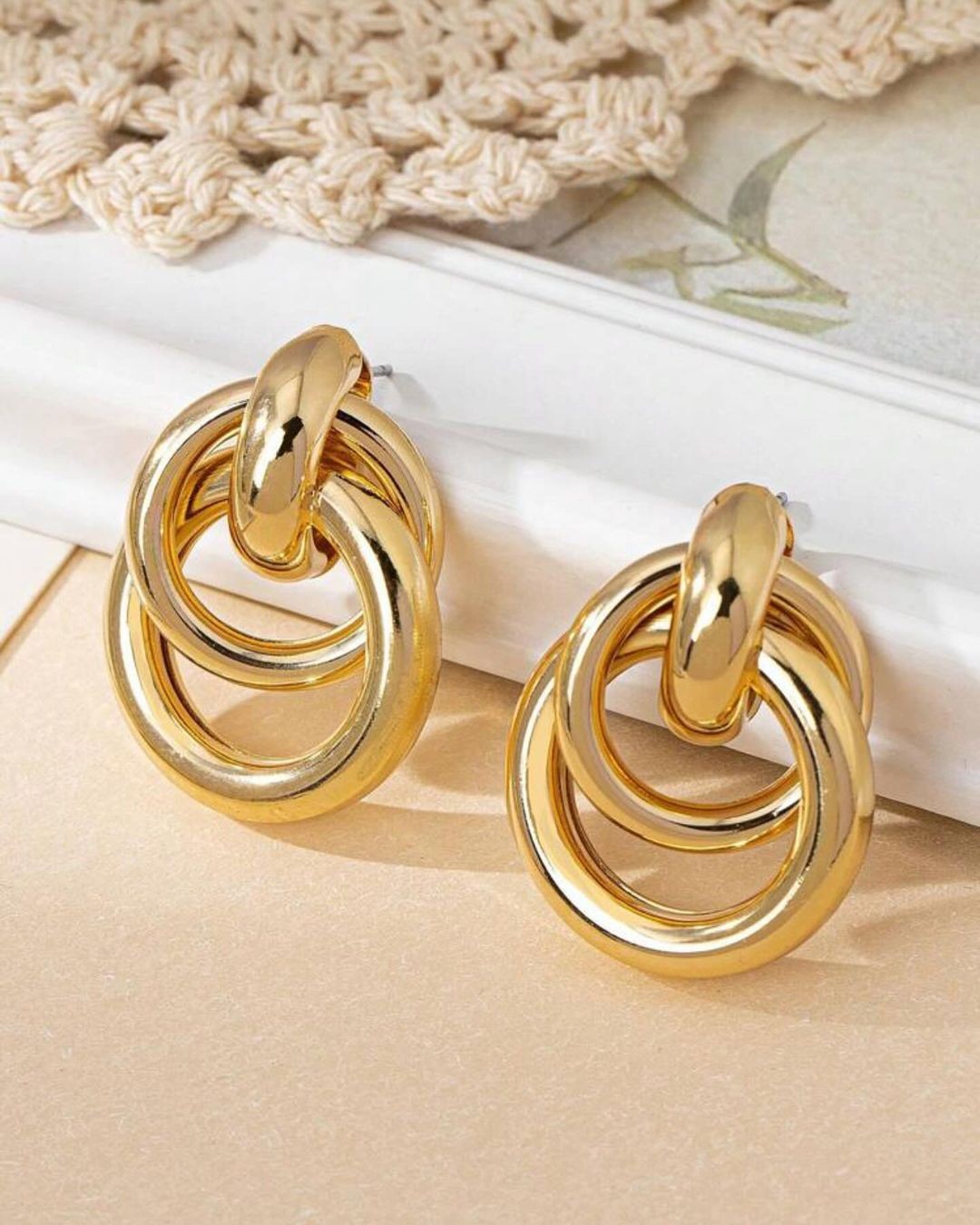 Gold Hoop Earrings, Circle Earrings, Women Earring, Minimalist Earring, Modern Gold Hoops, Dainty Everyday Earring