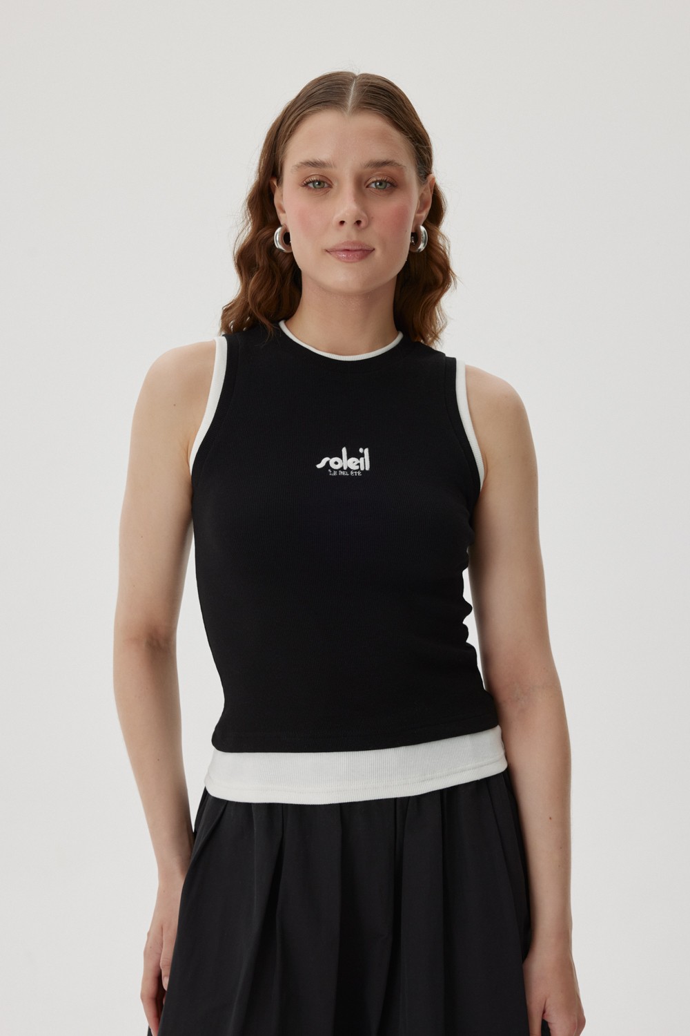 NAKIŞLI BİYE DETAYLI KOLSUZ BODY
