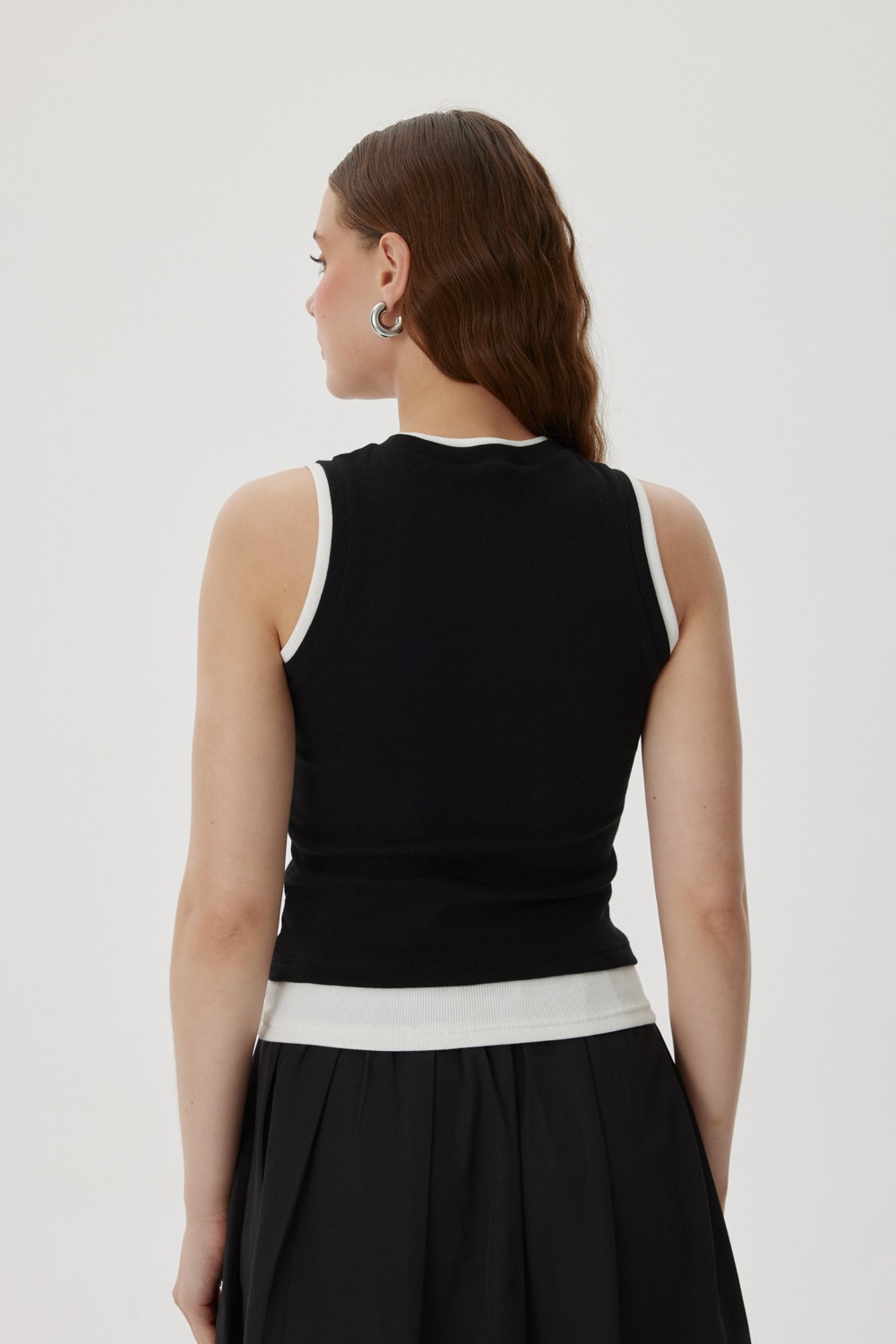 NAKIŞLI BİYE DETAYLI KOLSUZ BODY