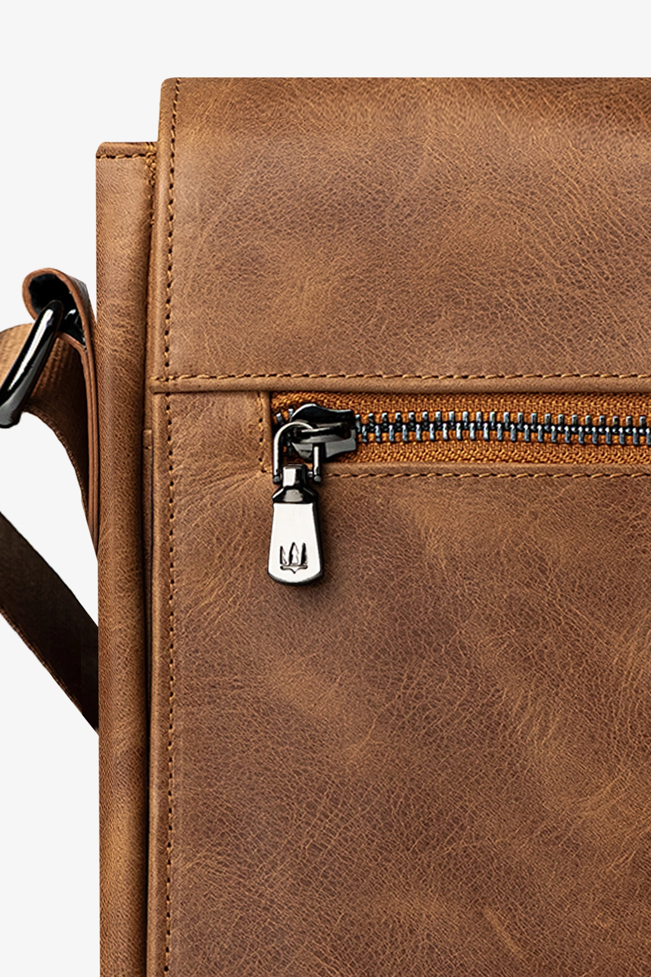 Globe Hakiki Deri Askılı Çanta