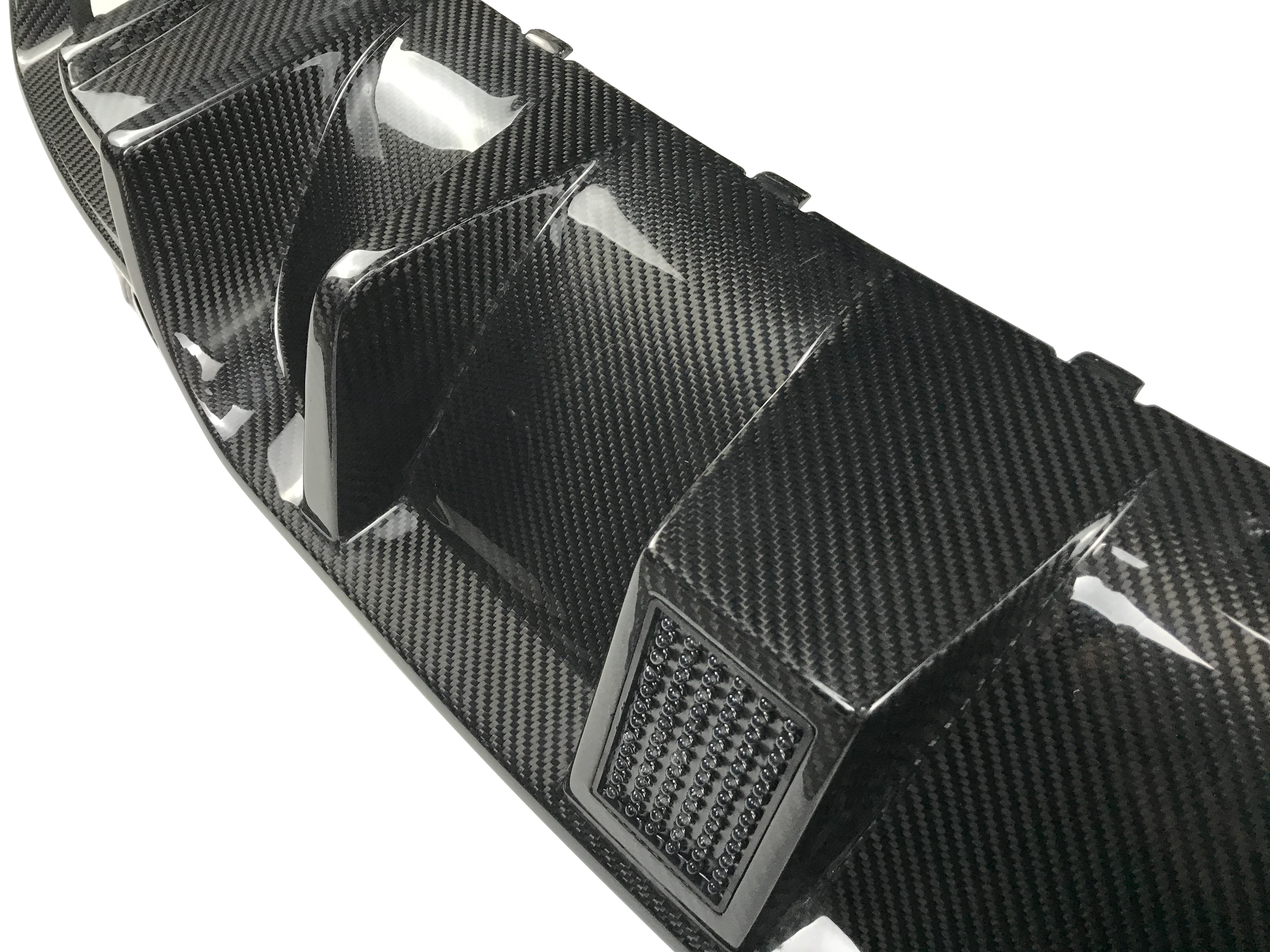 BMW M5 F90 Pre-Preg (Kuru) Karbon Fiber Ledli Arka Difüzör