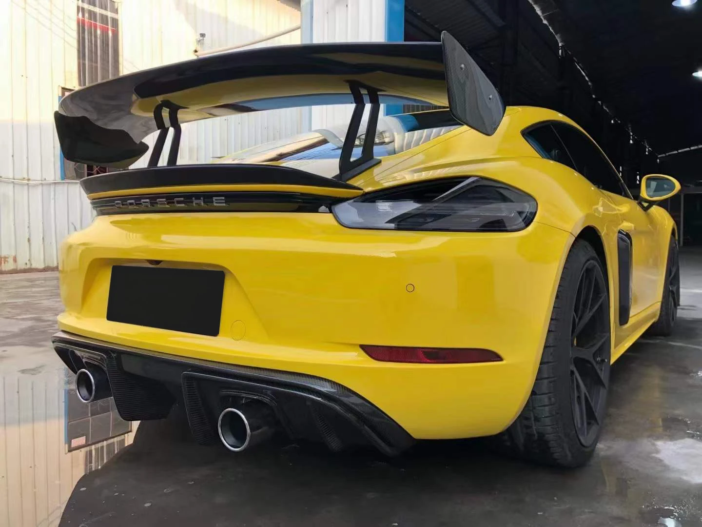 PORSCHE 718 GT4 RS Pre-Preg (Kuru) Karbon Fiber Arka Difüzör