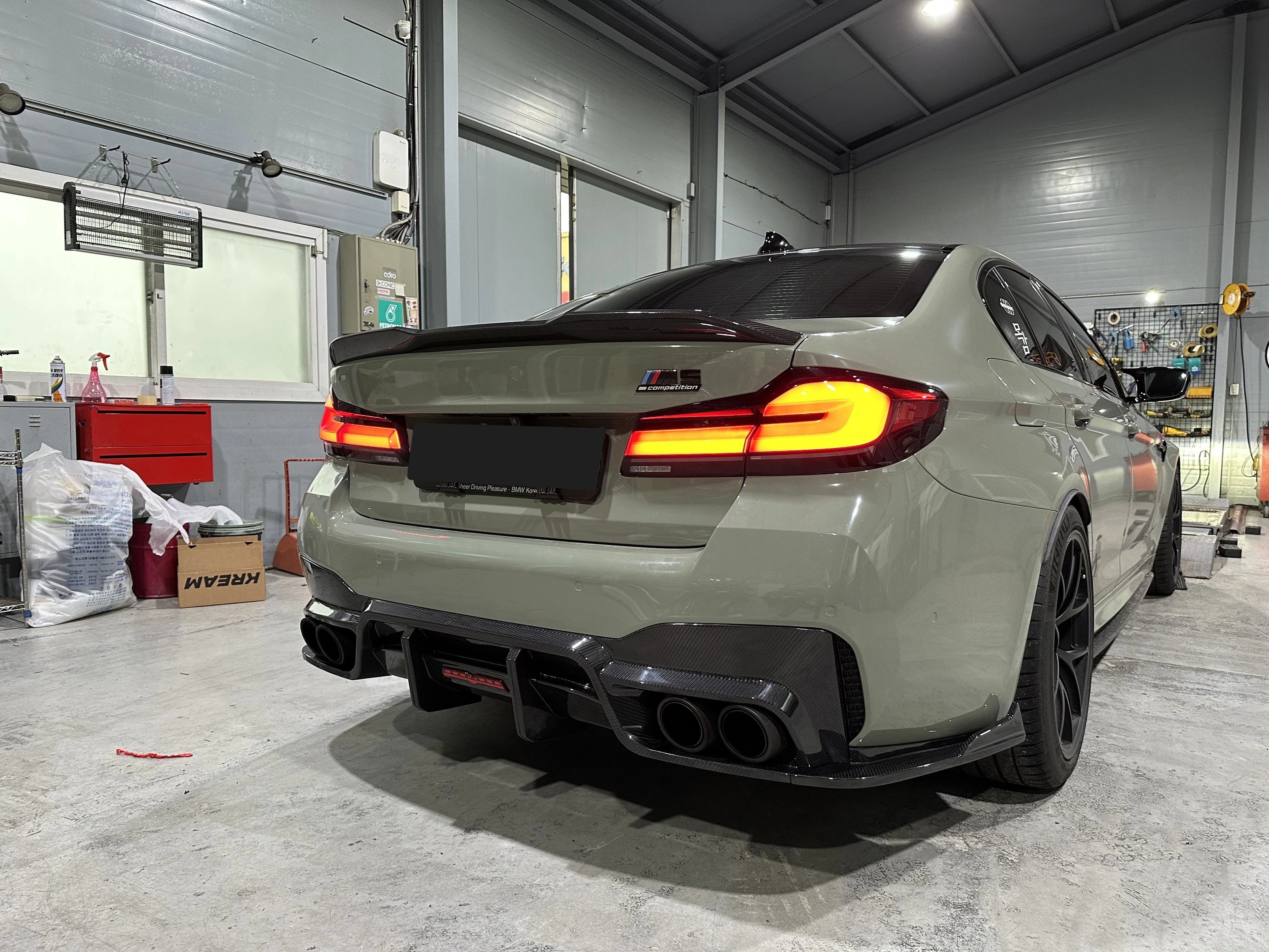 BMW M5 F90 Pre-Preg (Kuru) Karbon Fiber TKD Arka Difüzör