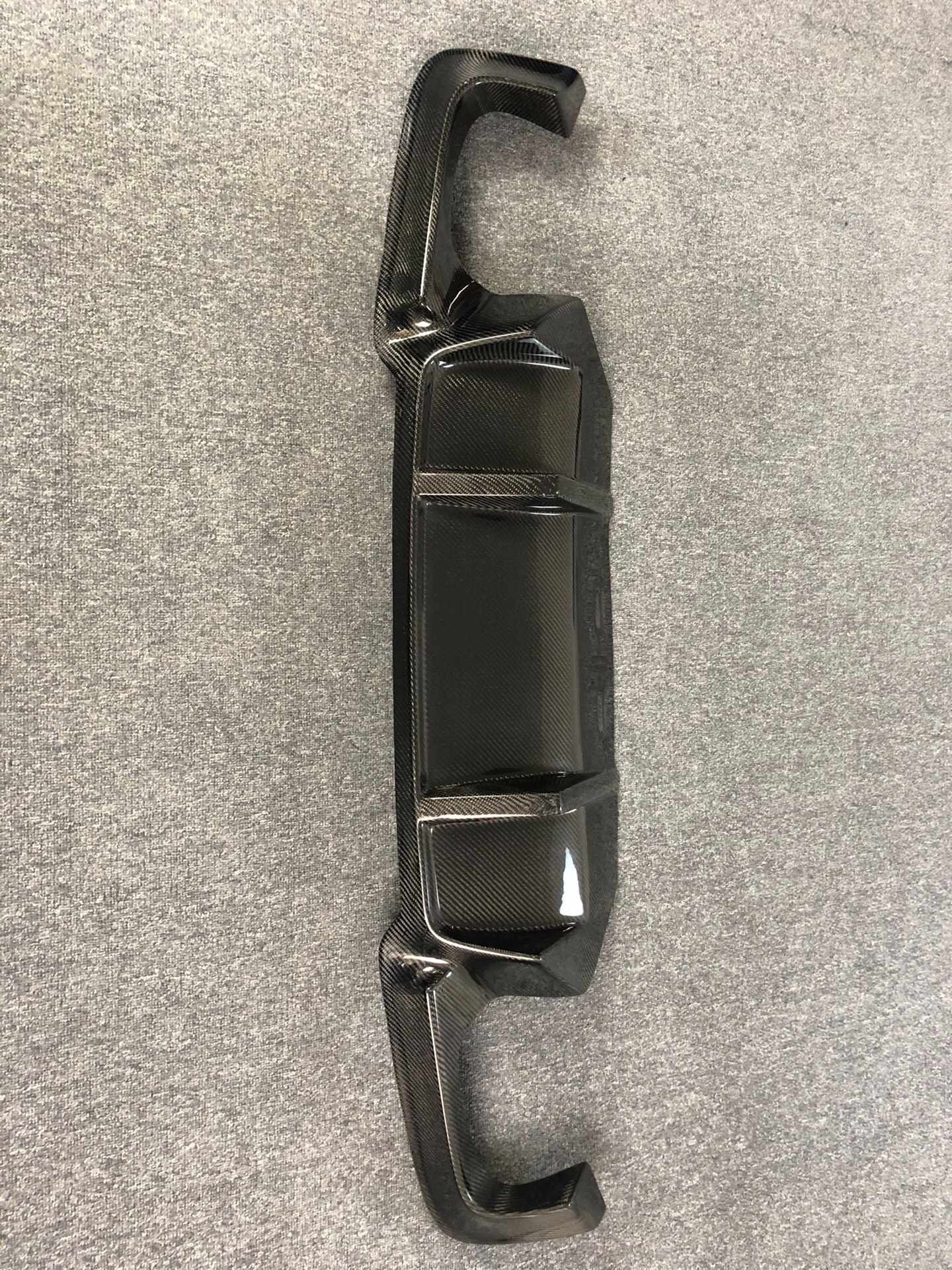 BMW M5 F10 Pre-Preg (Kuru) Karbon Fiber Arka Difüzör