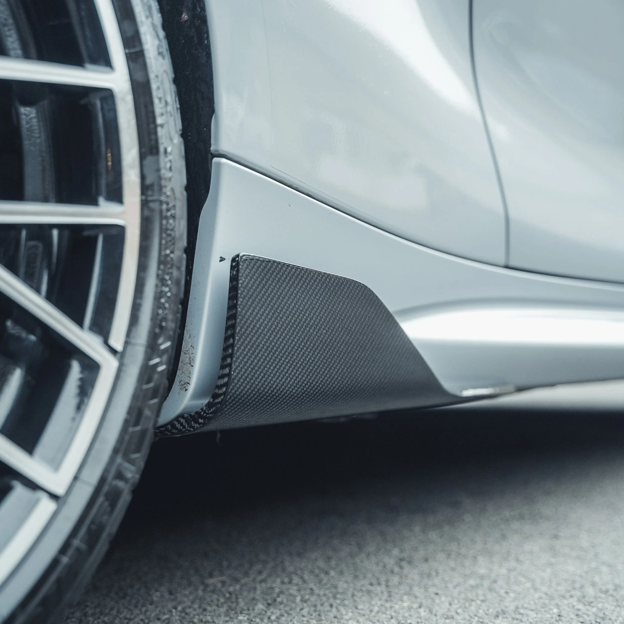 BMW M2 F87 Pre-Preg (Kuru) Karbon Fiber Yan Marşpiyel Ek