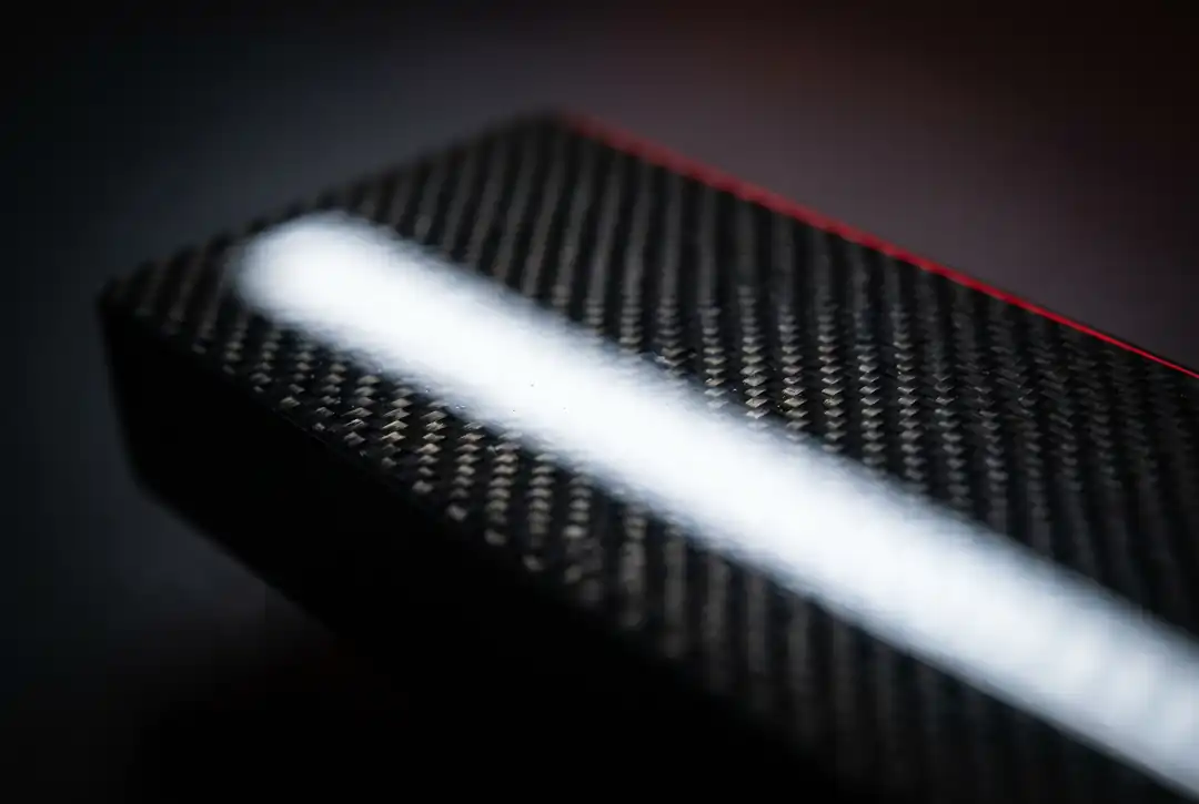 Gloss: a glass-like lacquer mirrors the light and magnifies the weave in full depth.