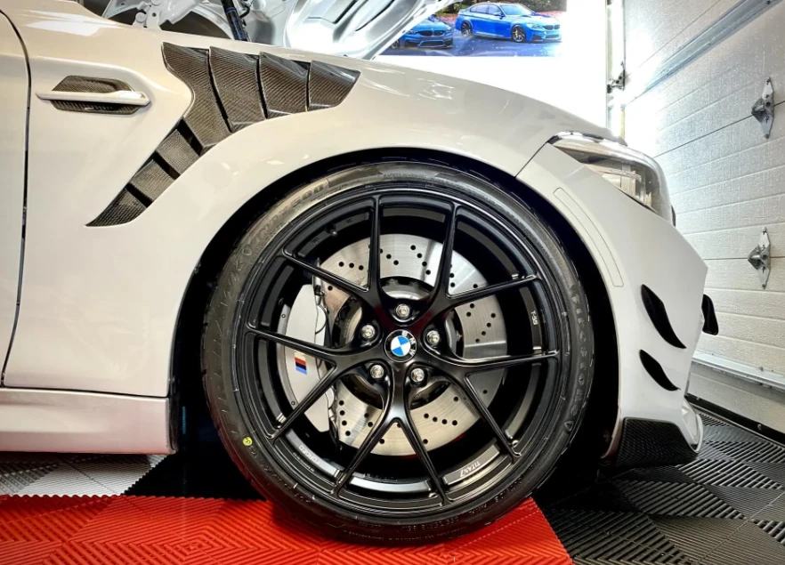 BMW M2 F87 Pre-Preg (Kuru) Karbon Fiber Hava Kanallı Ön Çamurluk