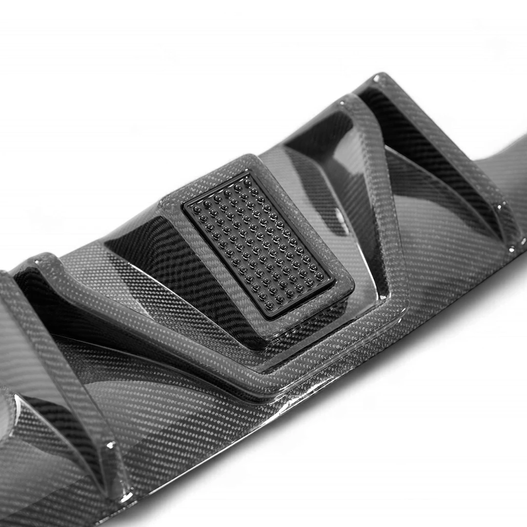 BMW M3/M4 G80/G82 Pre-Preg (Kuru) Karbon Fiber Ledli Arka Difüzör 
