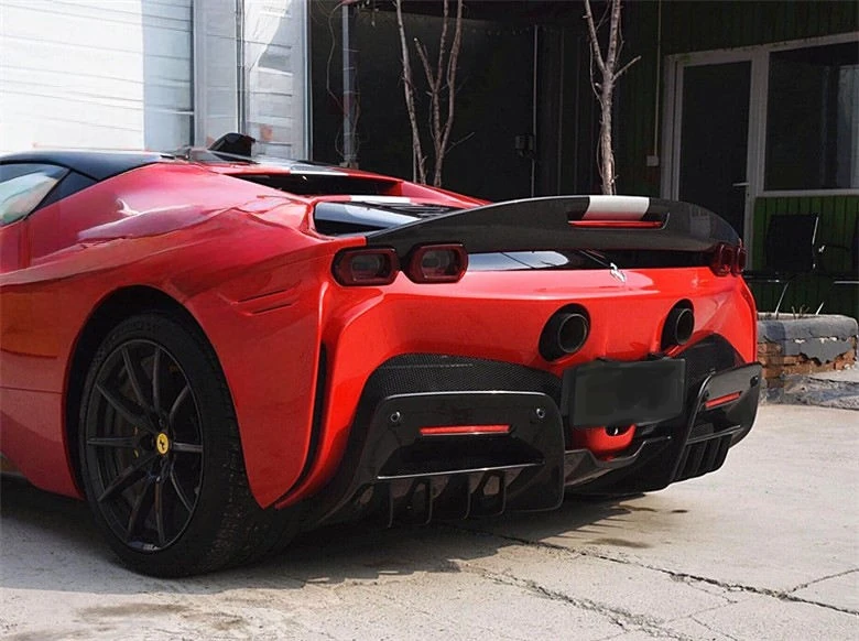 FERRARI SF90 Pre-Preg (Kuru) Karbon Fiber Arka Difüzör