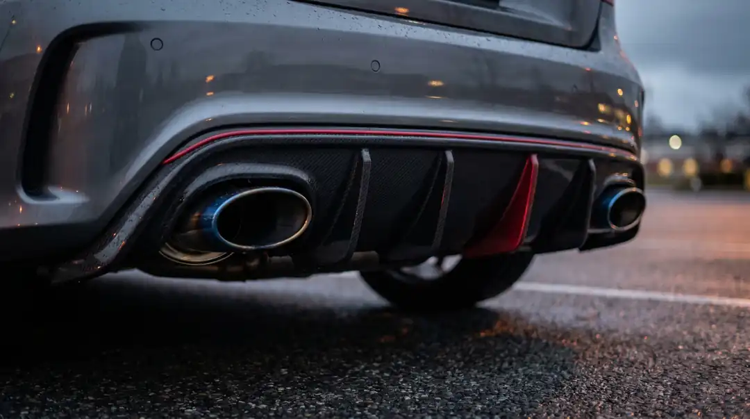Carbon diffuser and oval titanium exhaust tips