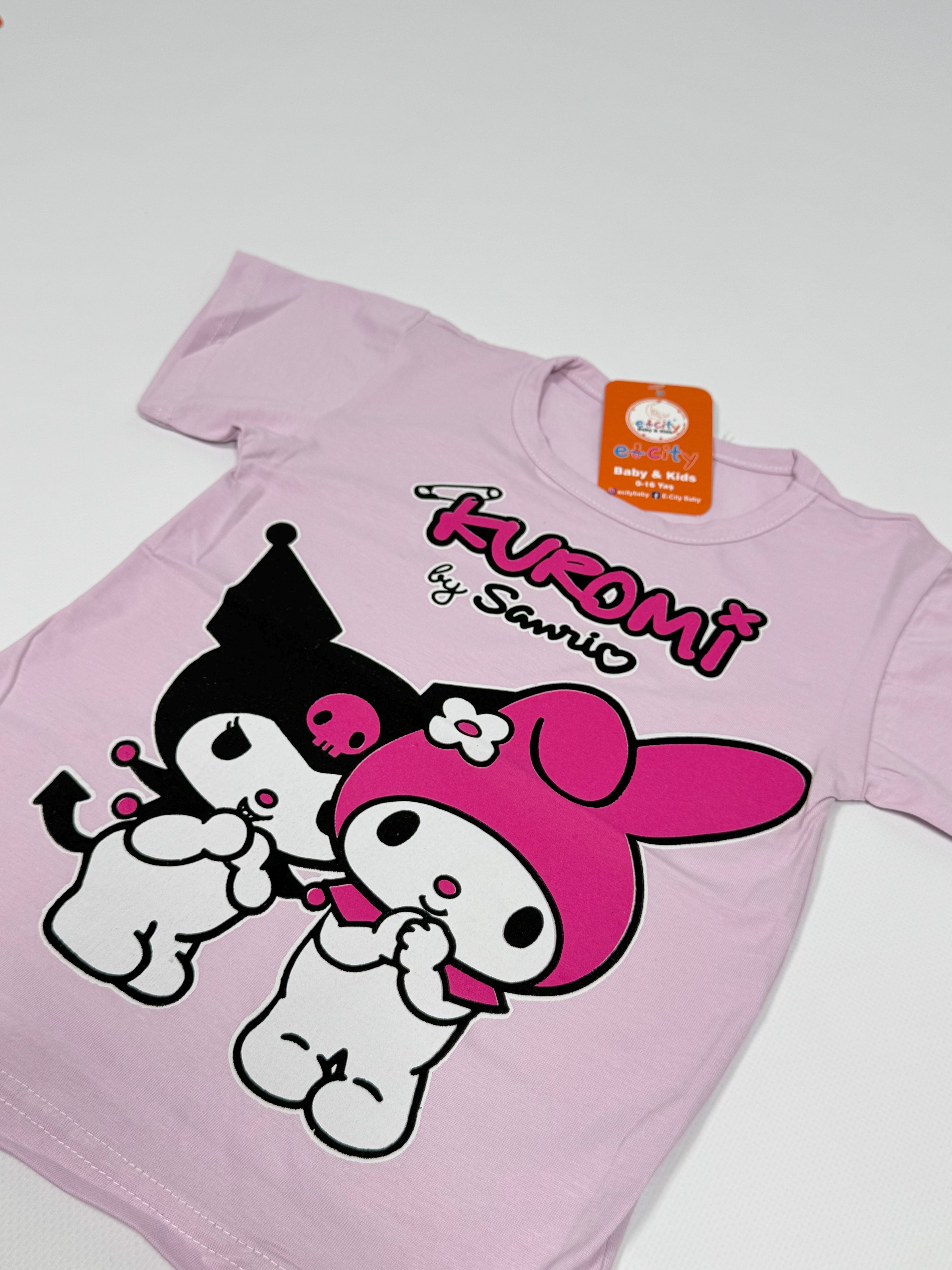 KUROMİ VE MELODY BASKILI TİŞÖRT LİLA