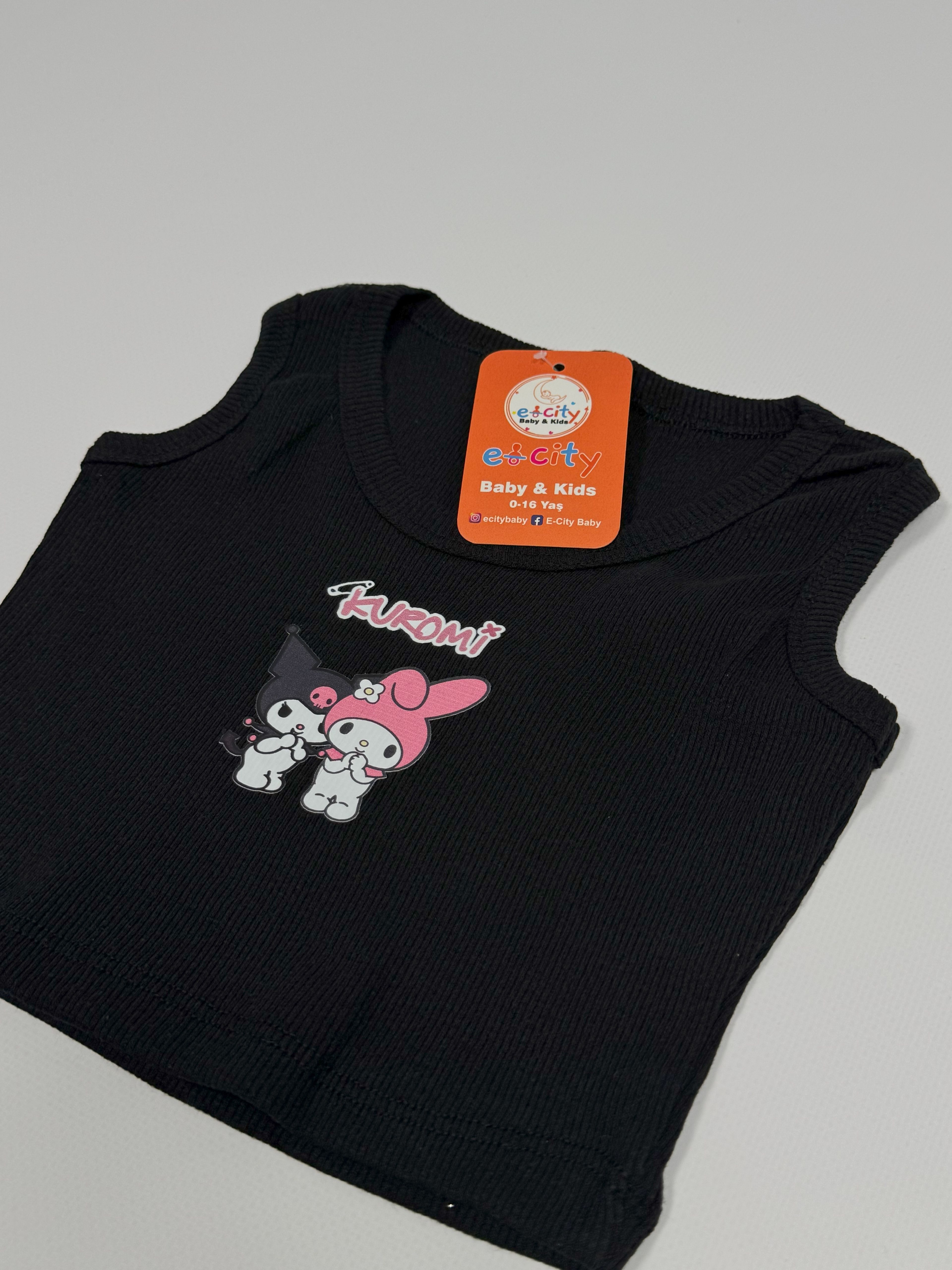 KUROMİ BASKILI SİYAH ASKILI CROP