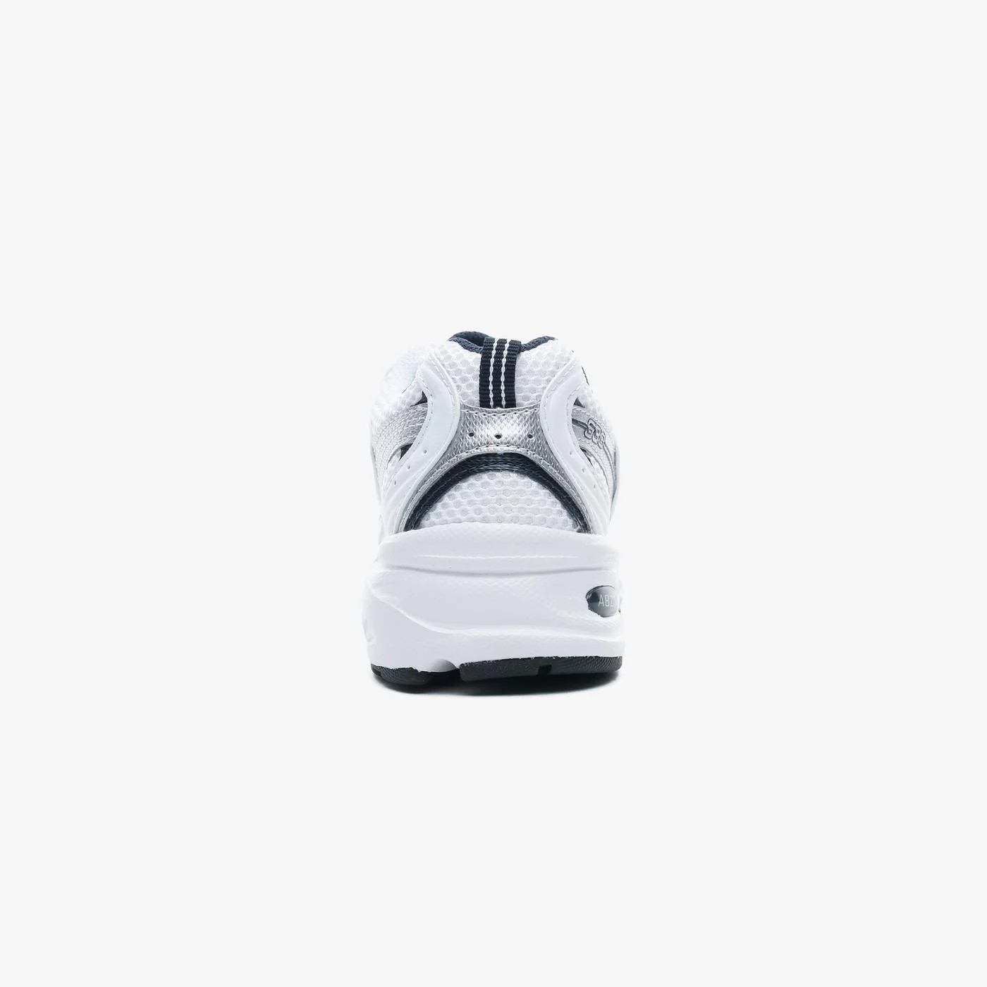 530 White/Navy Unisex Sneaker