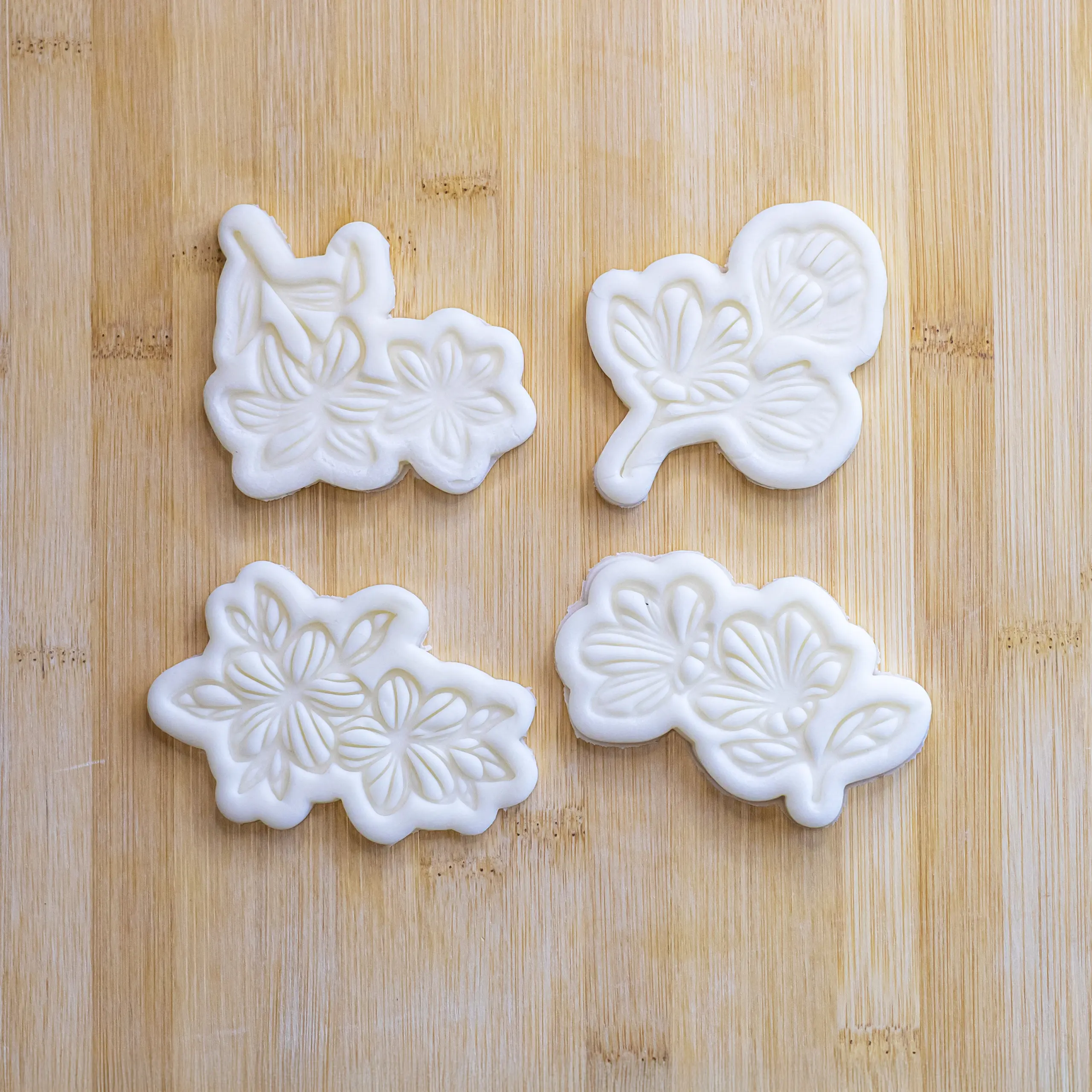 Sonbahar Çiçek Desenli Kurabiye Kalıp Seti (4 Parça 8-9 cm)