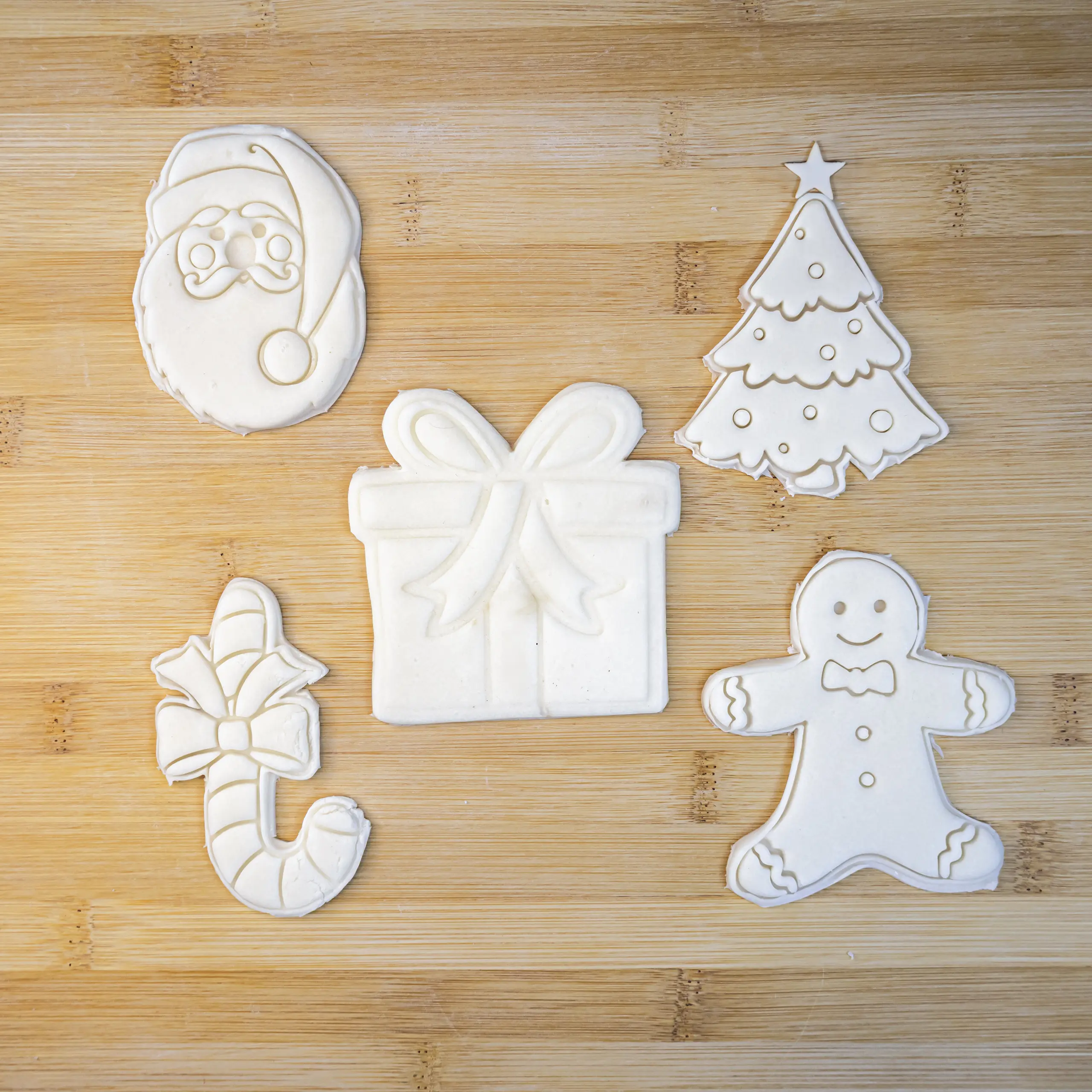 Noel ve Yeni Yıl Temalı Kurabiye Kalıpları (5 Parça 8-9 cm)