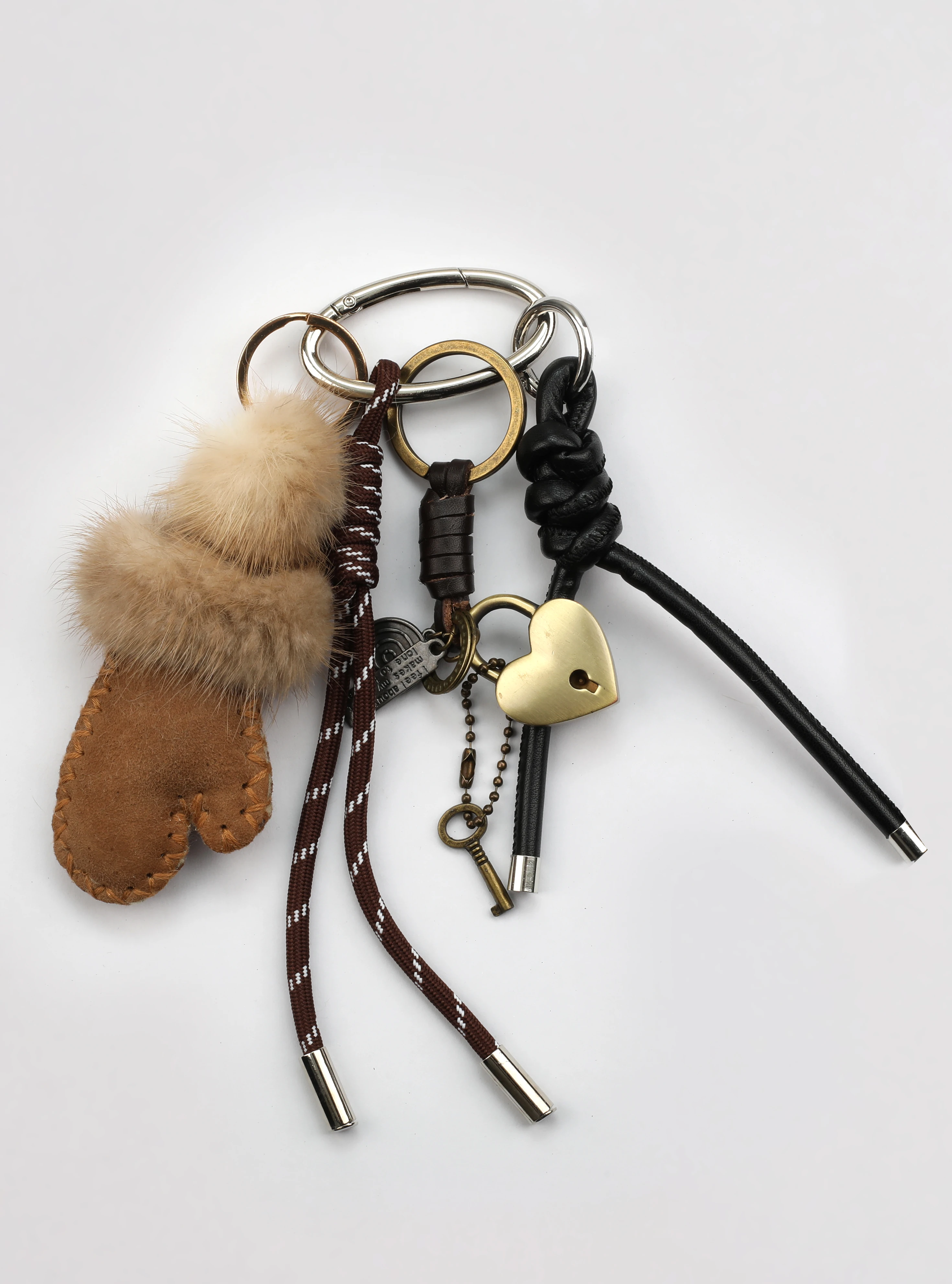 Cozy Mittens Charm – Heartlock Edition